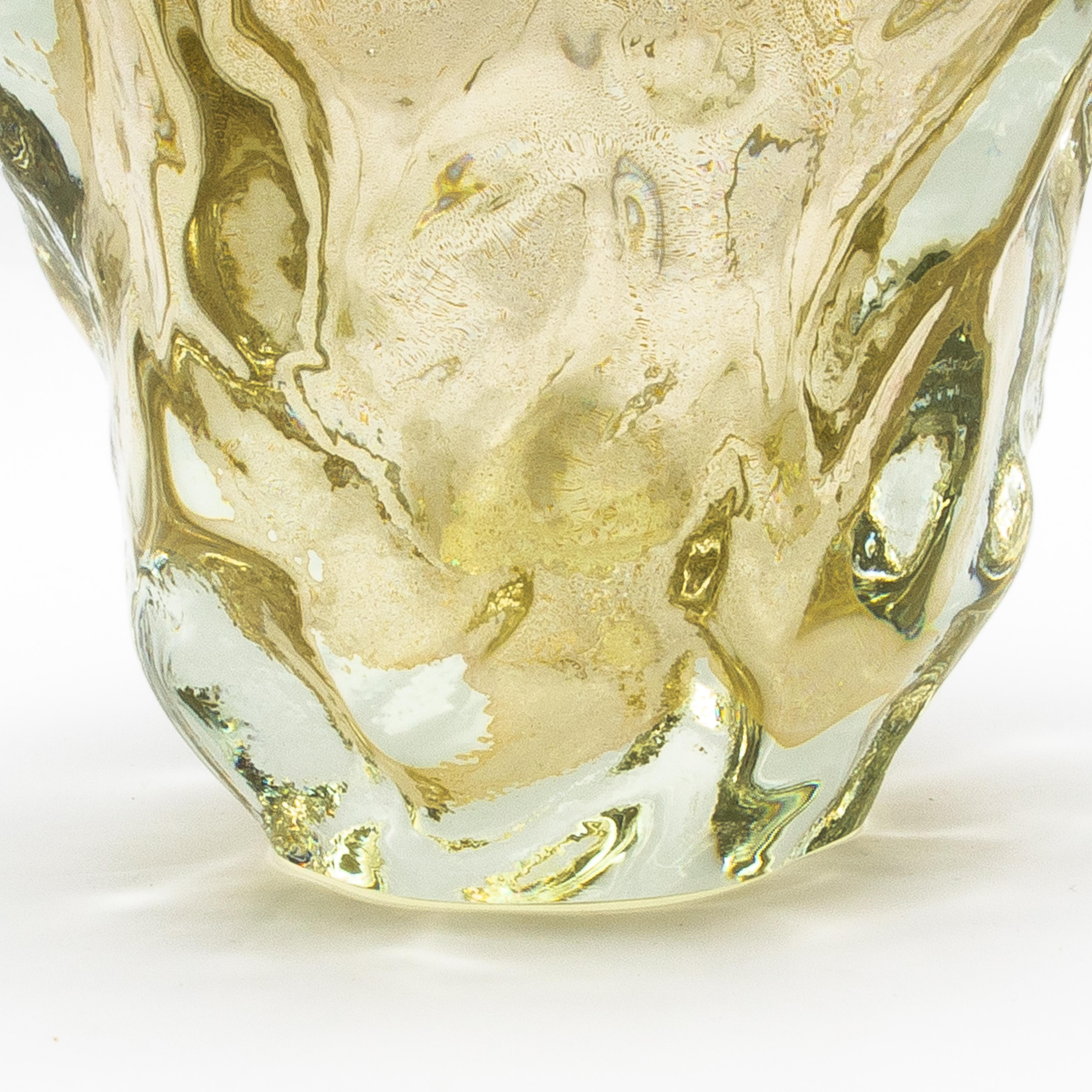 Italiano Hand-Blown Murano Burri Vase in Clear with 24-karat Gold Flecks in vendita