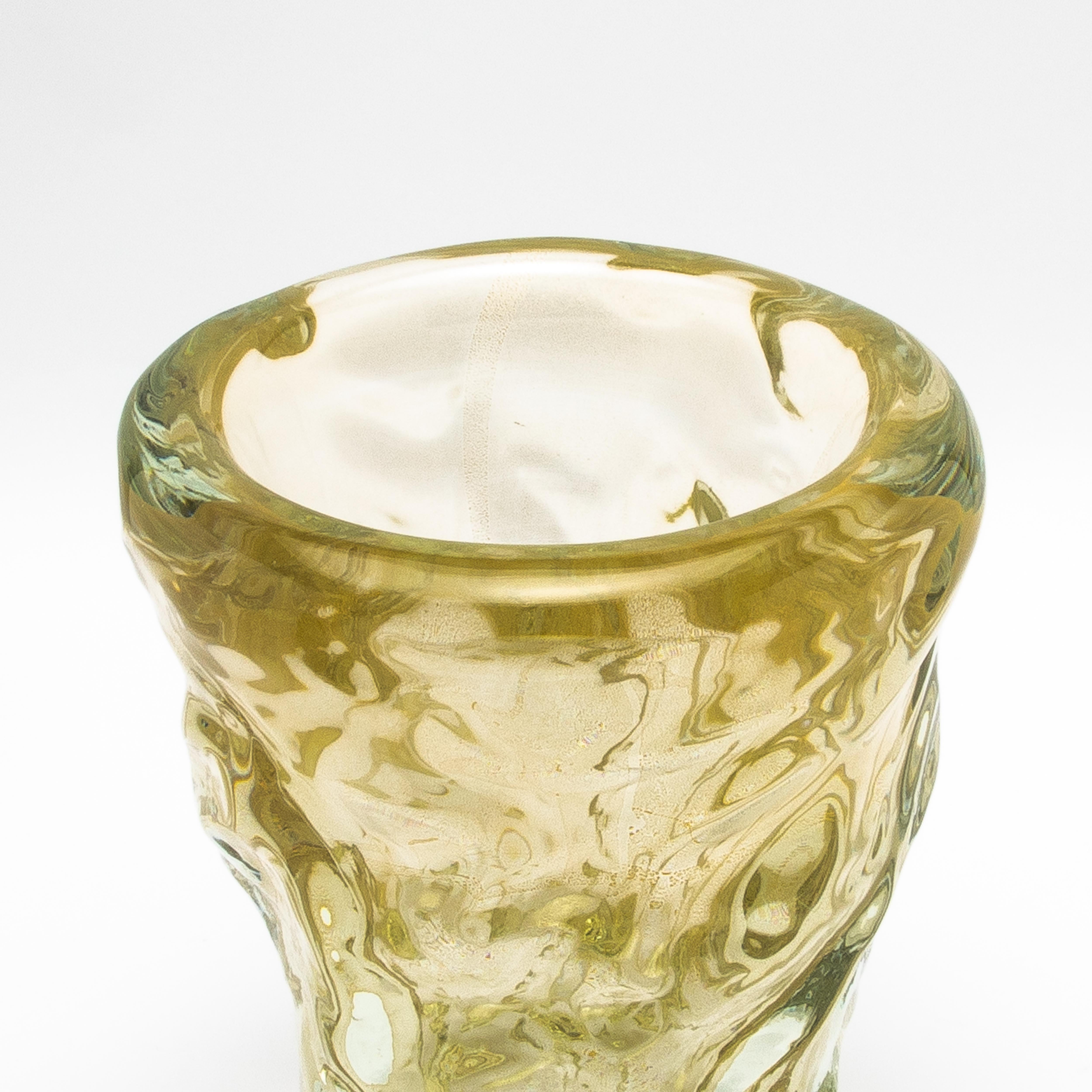 XXI secolo e contemporaneo Hand-Blown Murano Burri Vase in Clear with 24-karat Gold Flecks in vendita