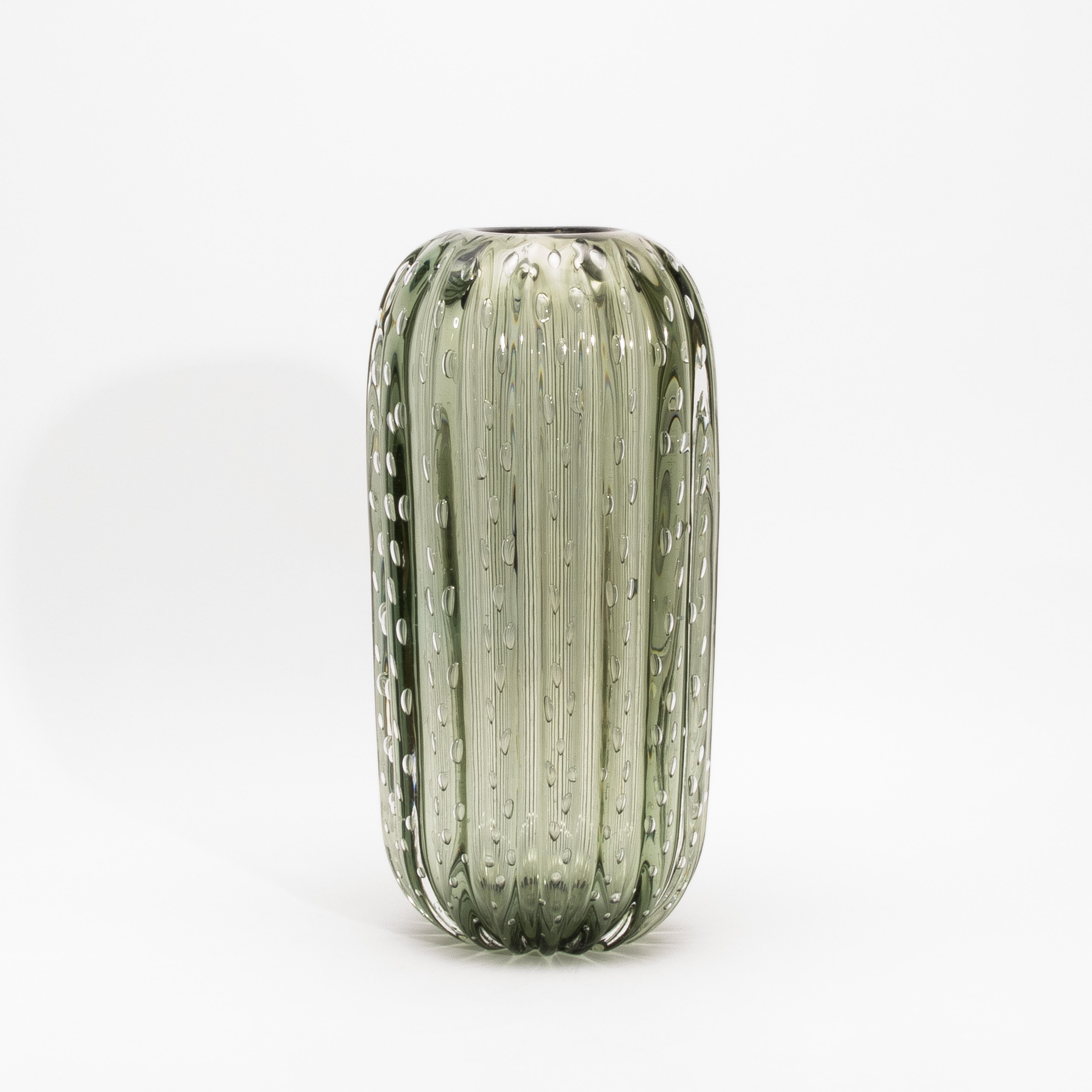 Moderne Vase à cactus de Murano soufflé à la main en Greene & Greene Greene avec bulles Medium en vente