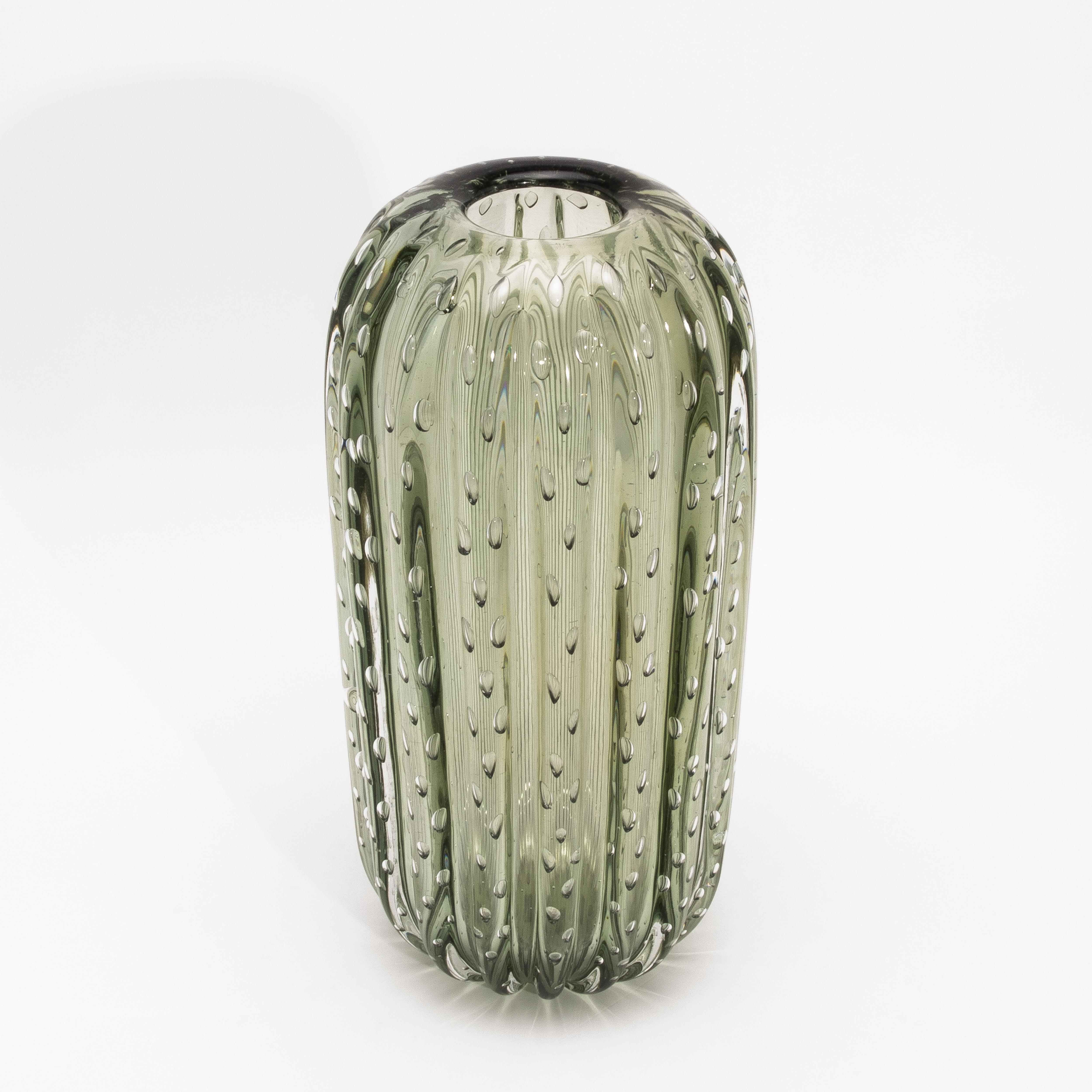 italien Vase à cactus de Murano soufflé à la main en Greene & Greene Greene avec bulles Medium en vente