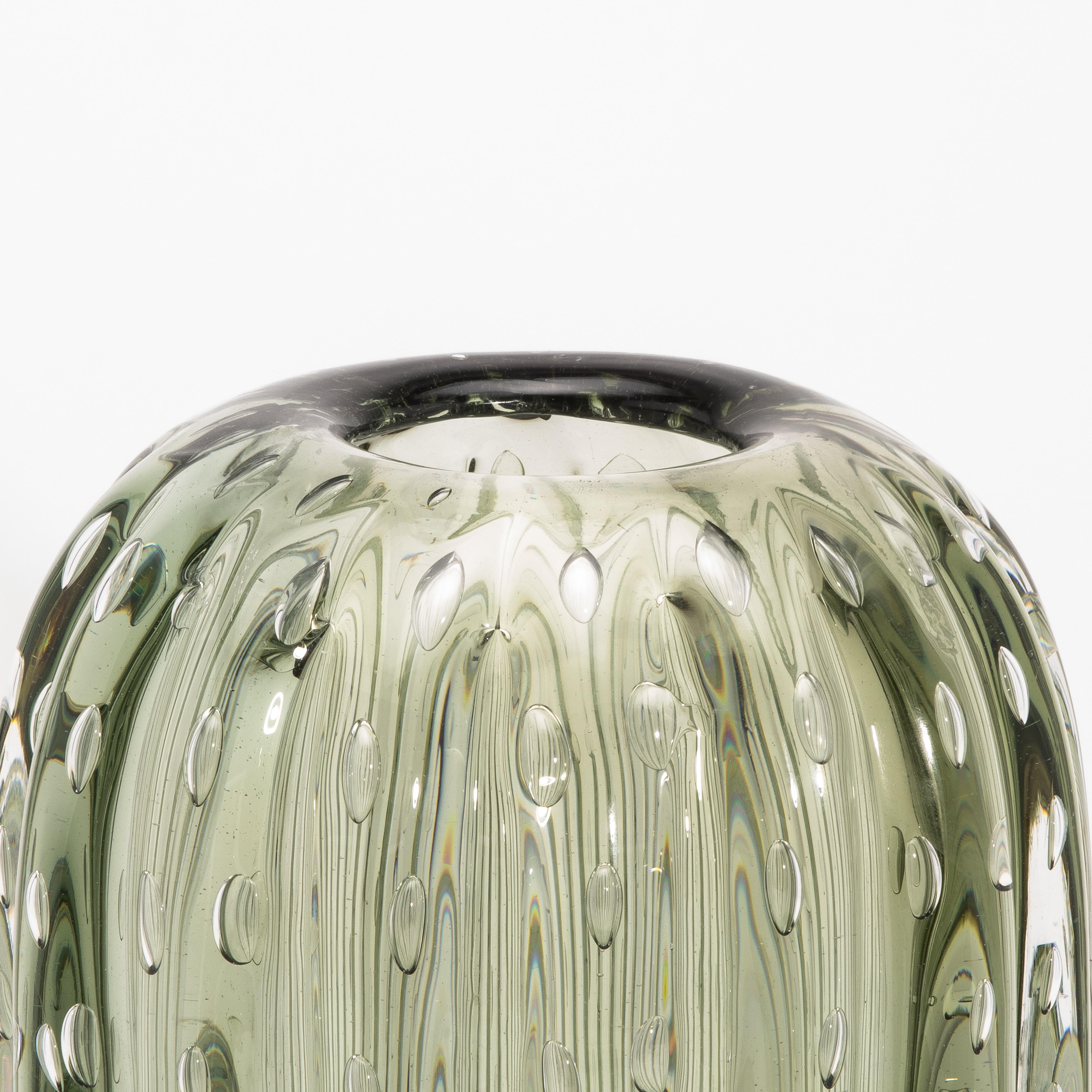 Fait main Vase à cactus de Murano soufflé à la main en Greene & Greene Greene avec bulles Medium en vente