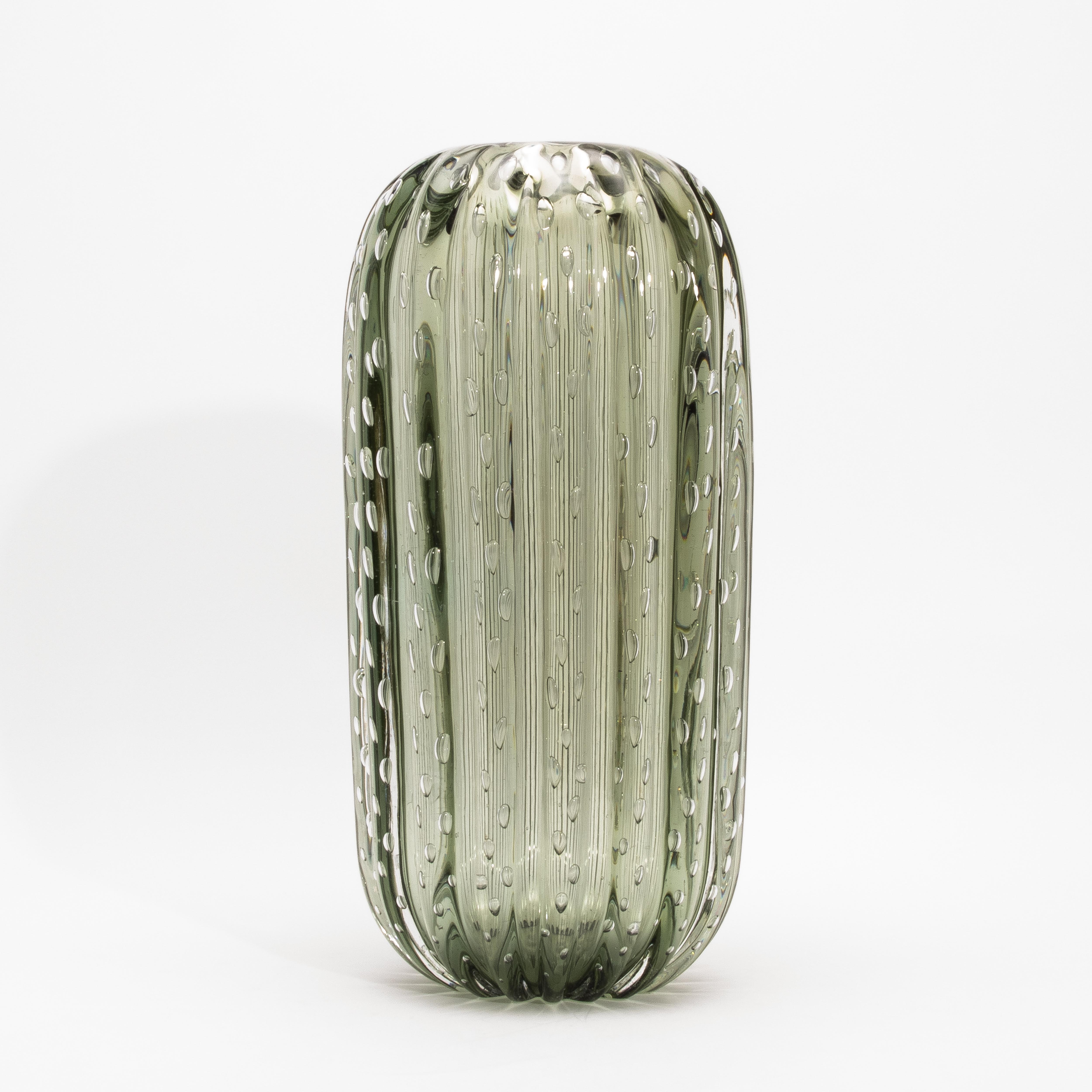 Verre de Murano Vase à cactus de Murano soufflé à la main en Greene & Greene Greene avec bulles Medium en vente