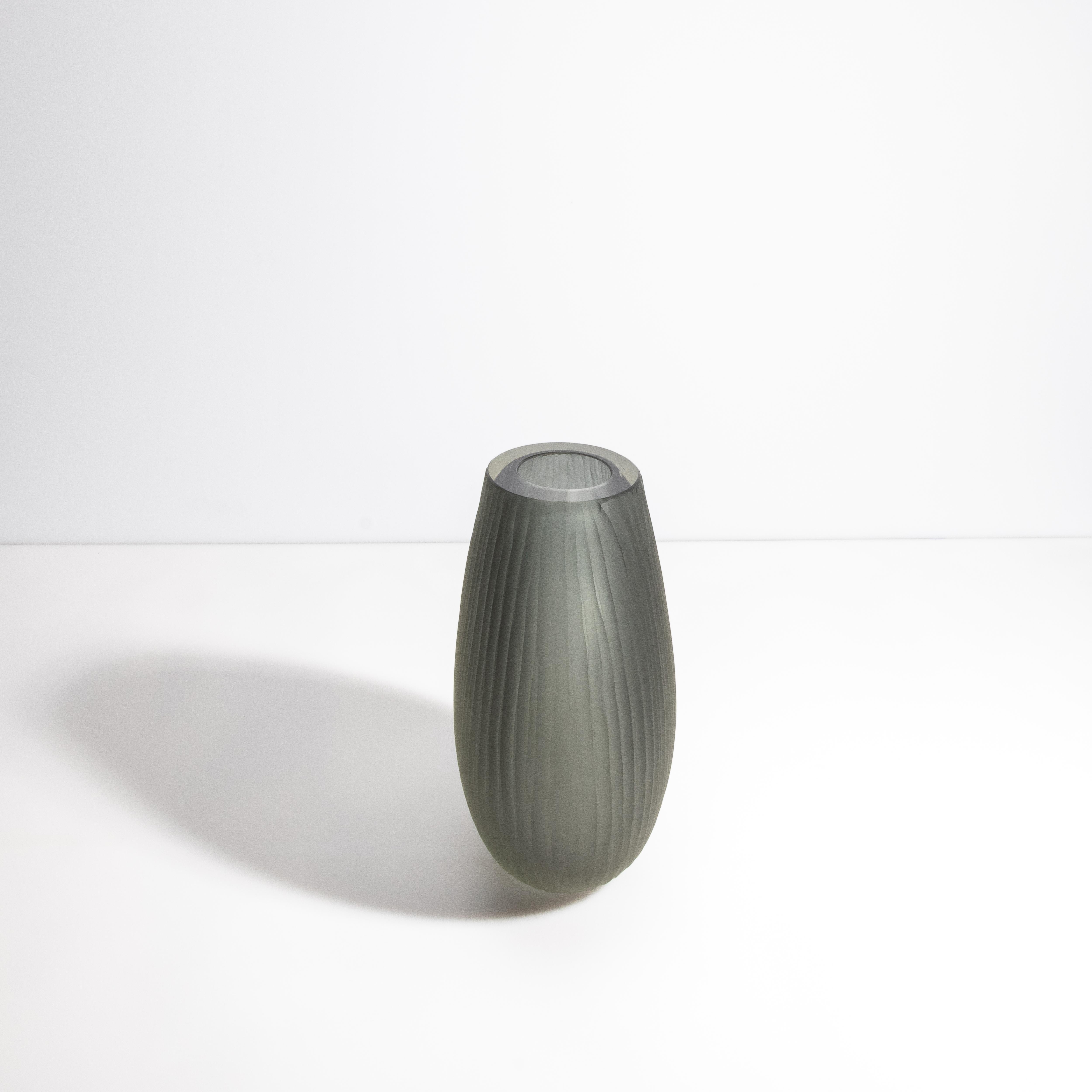 Moderno Vaso Canetto di Murano soffiato a mano e di colore grigio grande in vendita