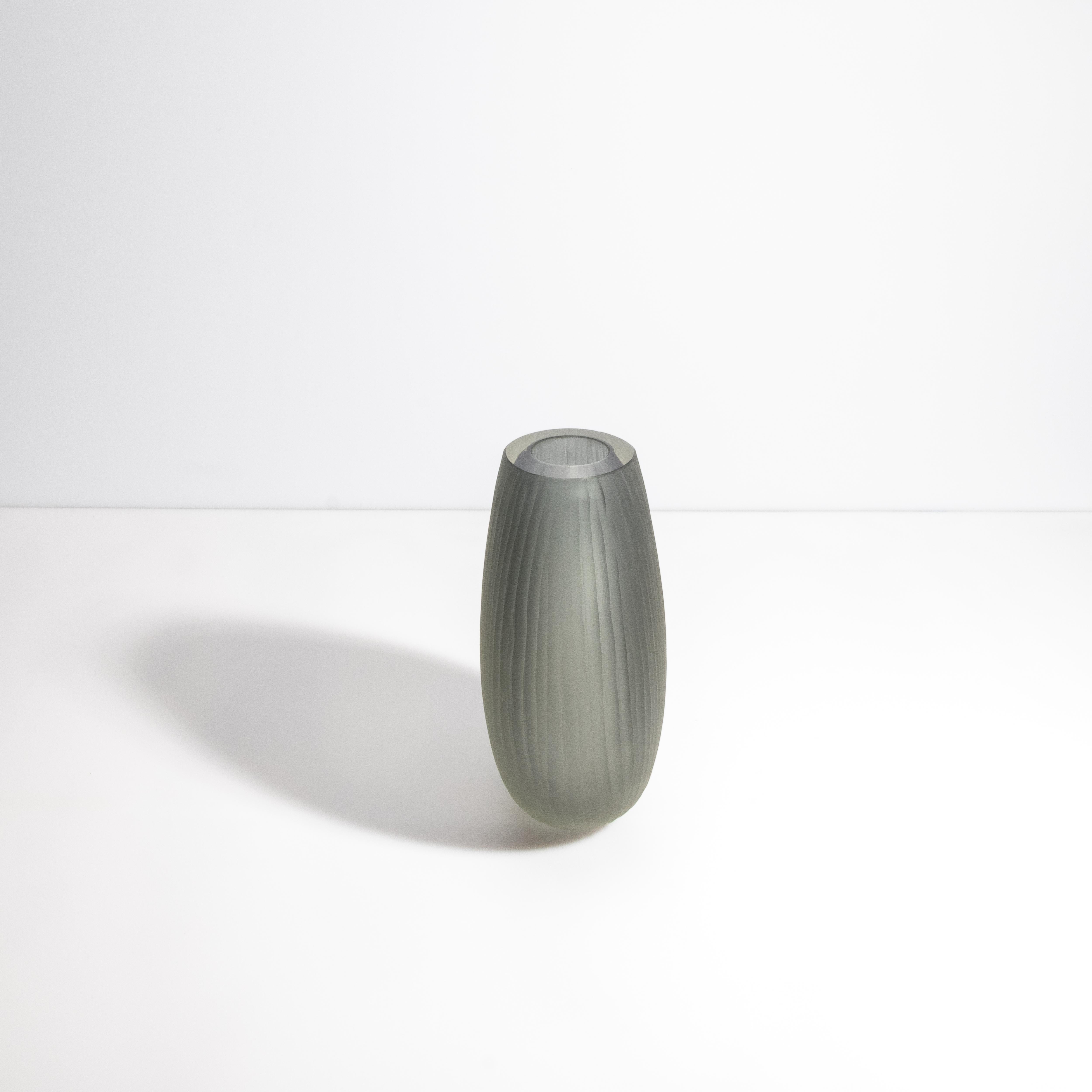 Italiano Vaso Canetto di Murano soffiato a mano in grigio medio in vendita