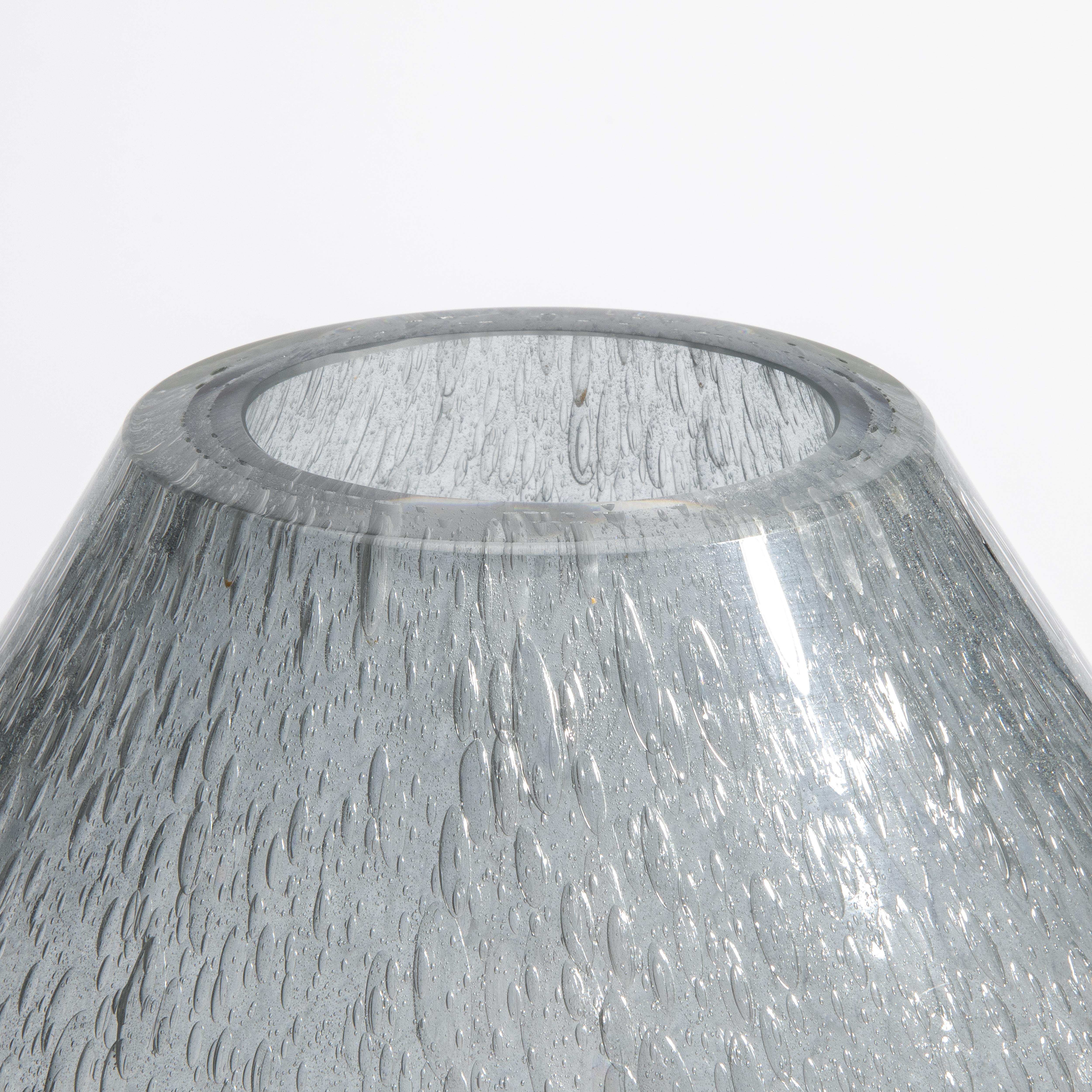 Fatto a mano Vaso di Murano soffiato a mano di colore grigio con bolle d'aria grande in vendita