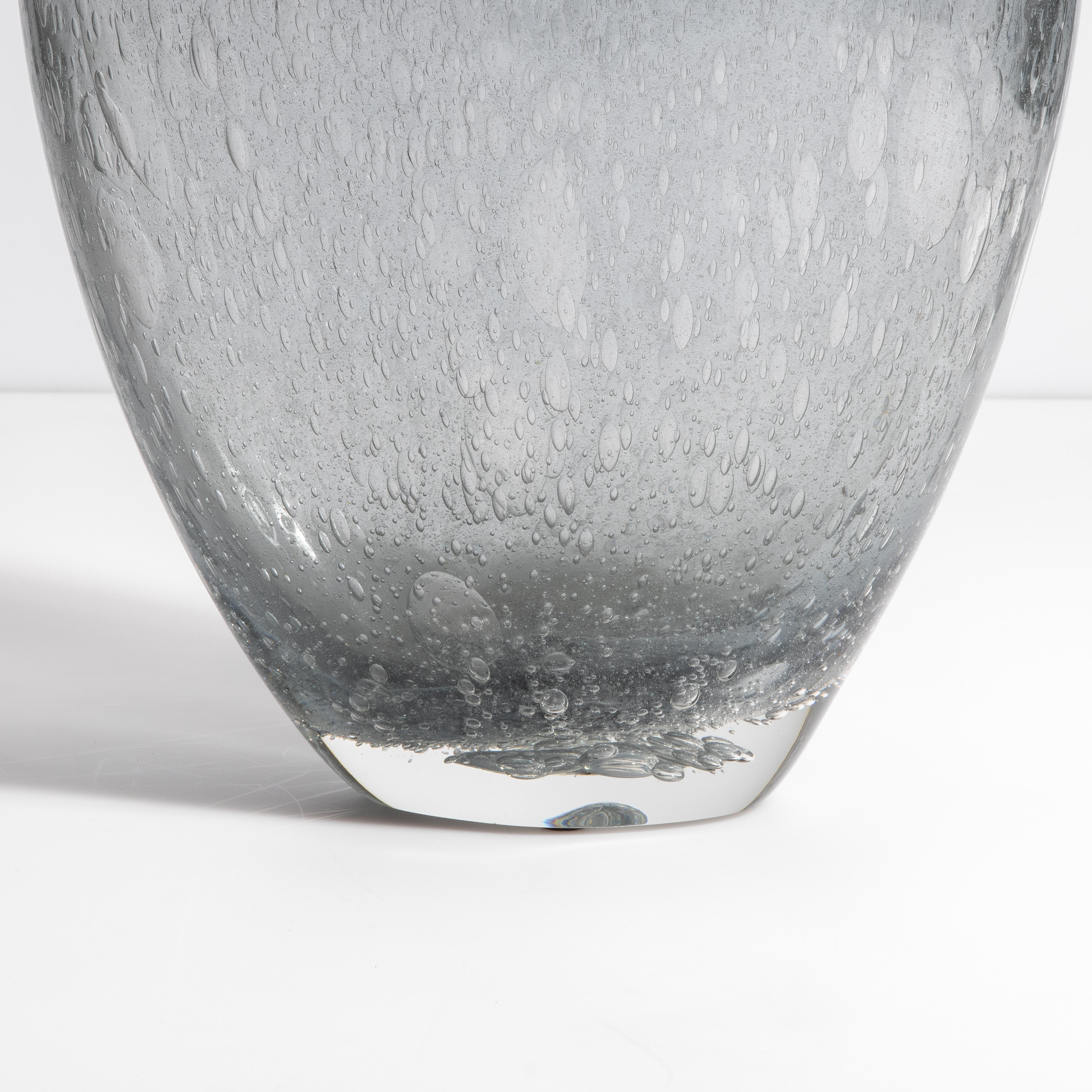 XXI secolo e contemporaneo Vaso di Murano soffiato a mano di colore grigio con bolle d'aria grande in vendita