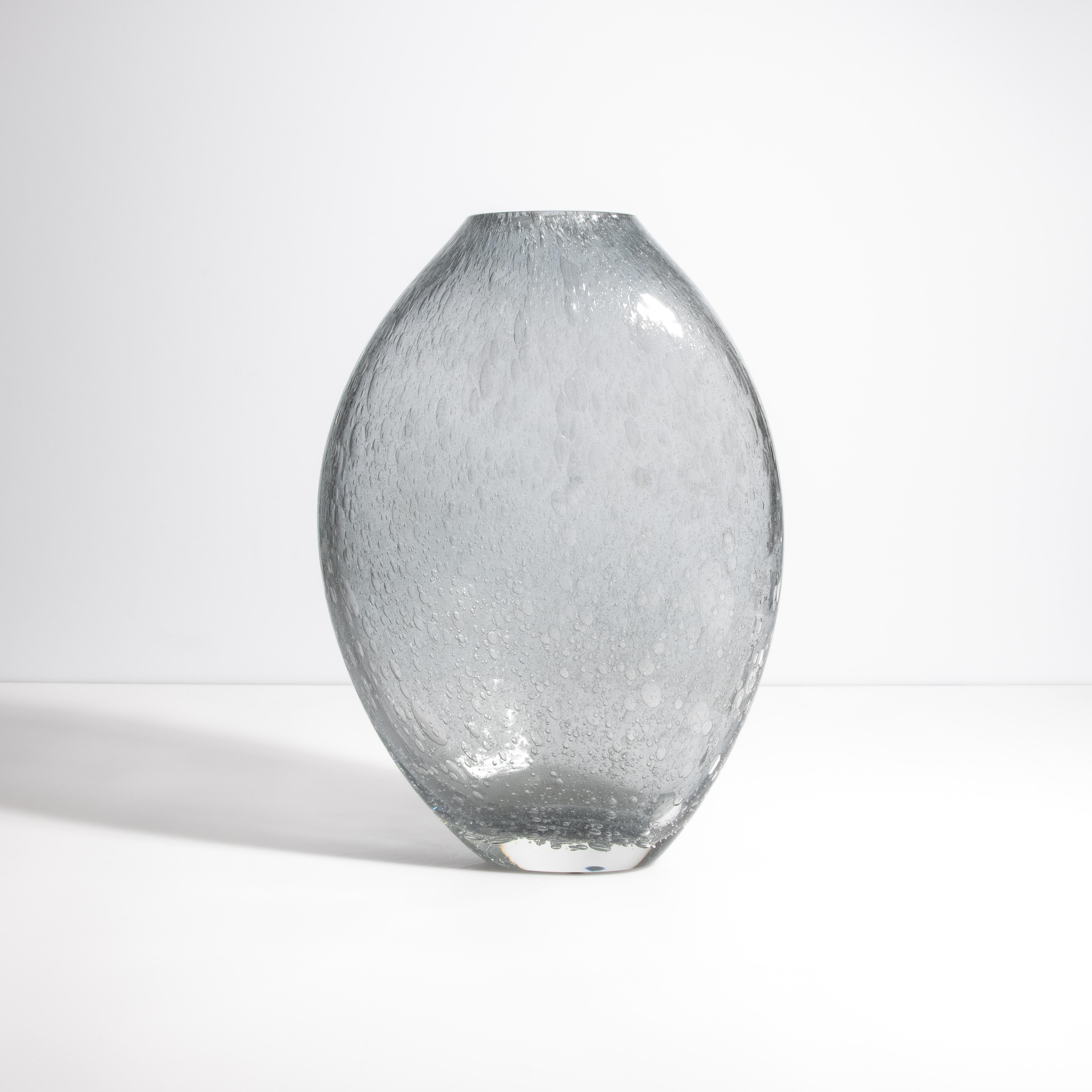 Vaso di Murano soffiato a mano di colore grigio con bolle d'aria Medio In condizioni Nuovo in vendita a West Hollywood, CA