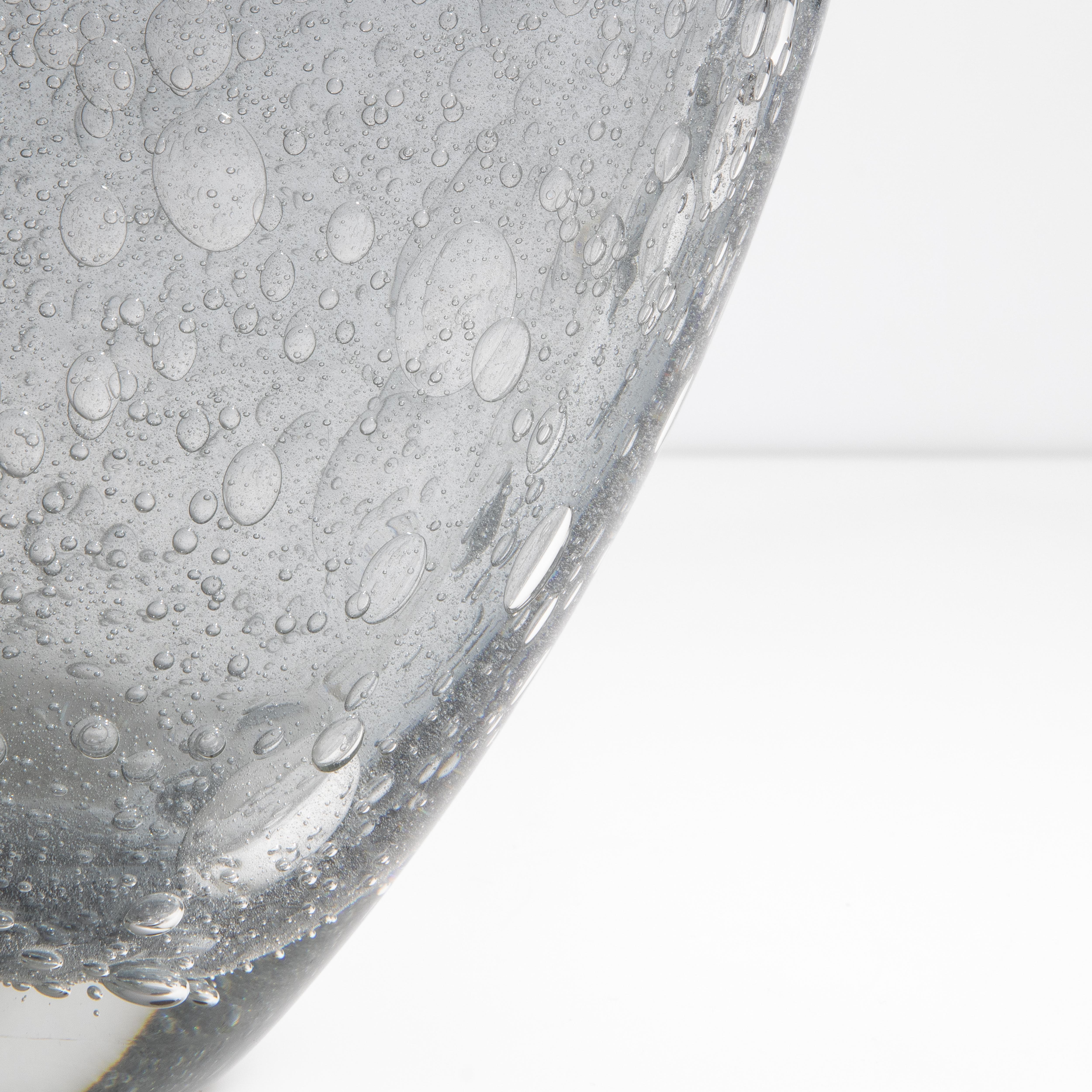 Vetro di Murano Vaso di Murano soffiato a mano di colore grigio con bolle d'aria Medio in vendita
