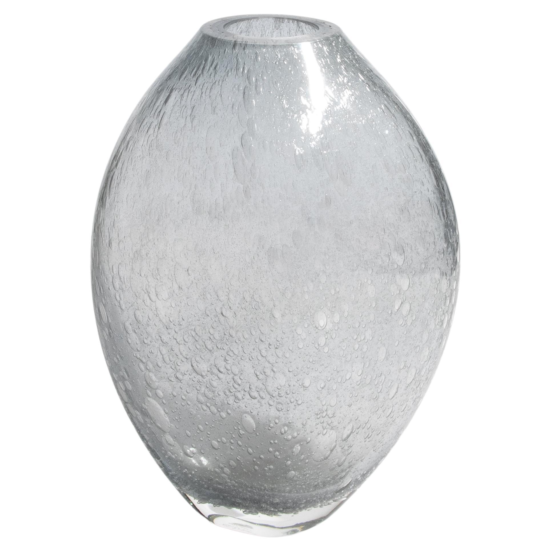Vaso di Murano soffiato a mano di colore grigio con bolle d'aria Medio