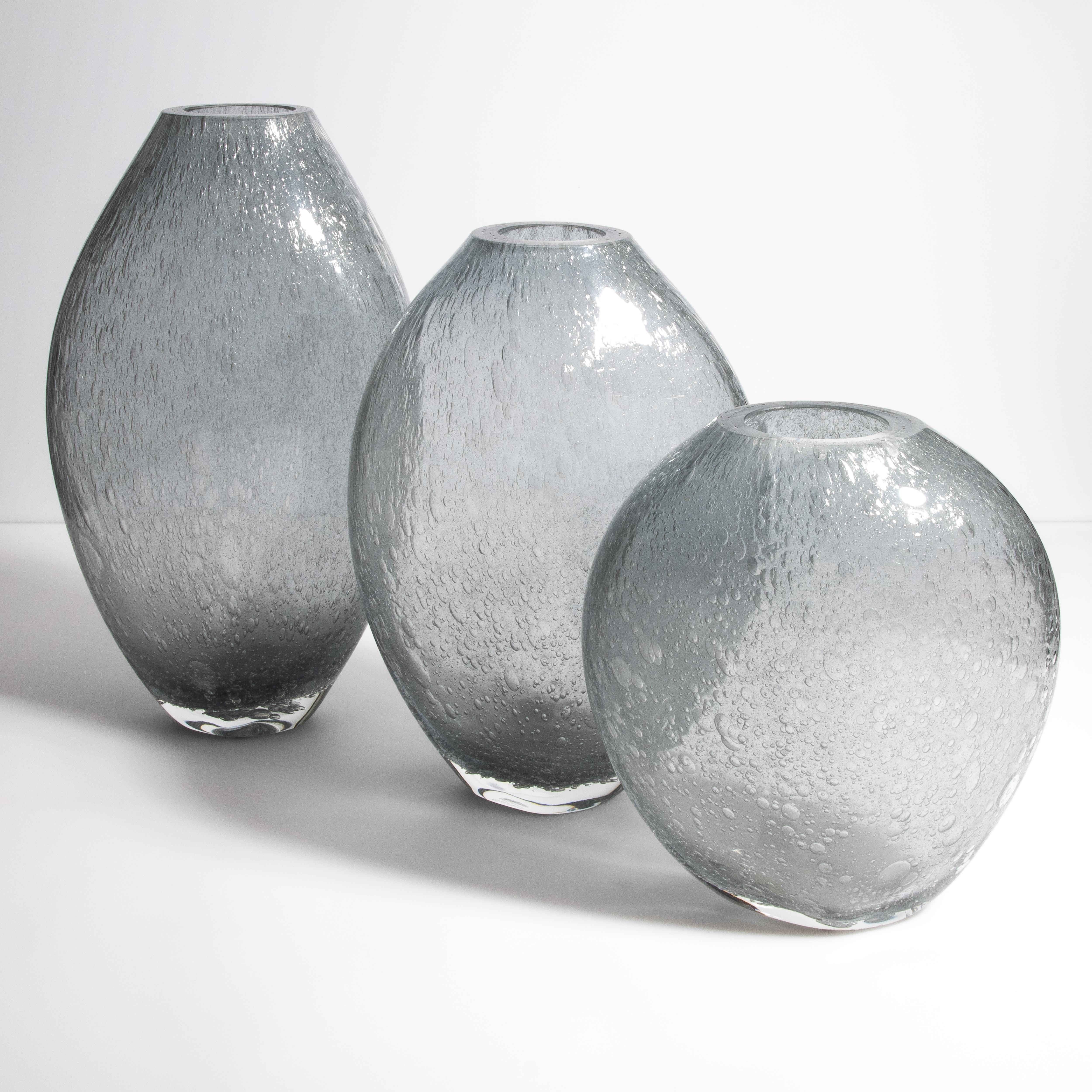 Vaso di Murano soffiato a mano di colore grigio con bolle d'aria Piccolo in vendita 2