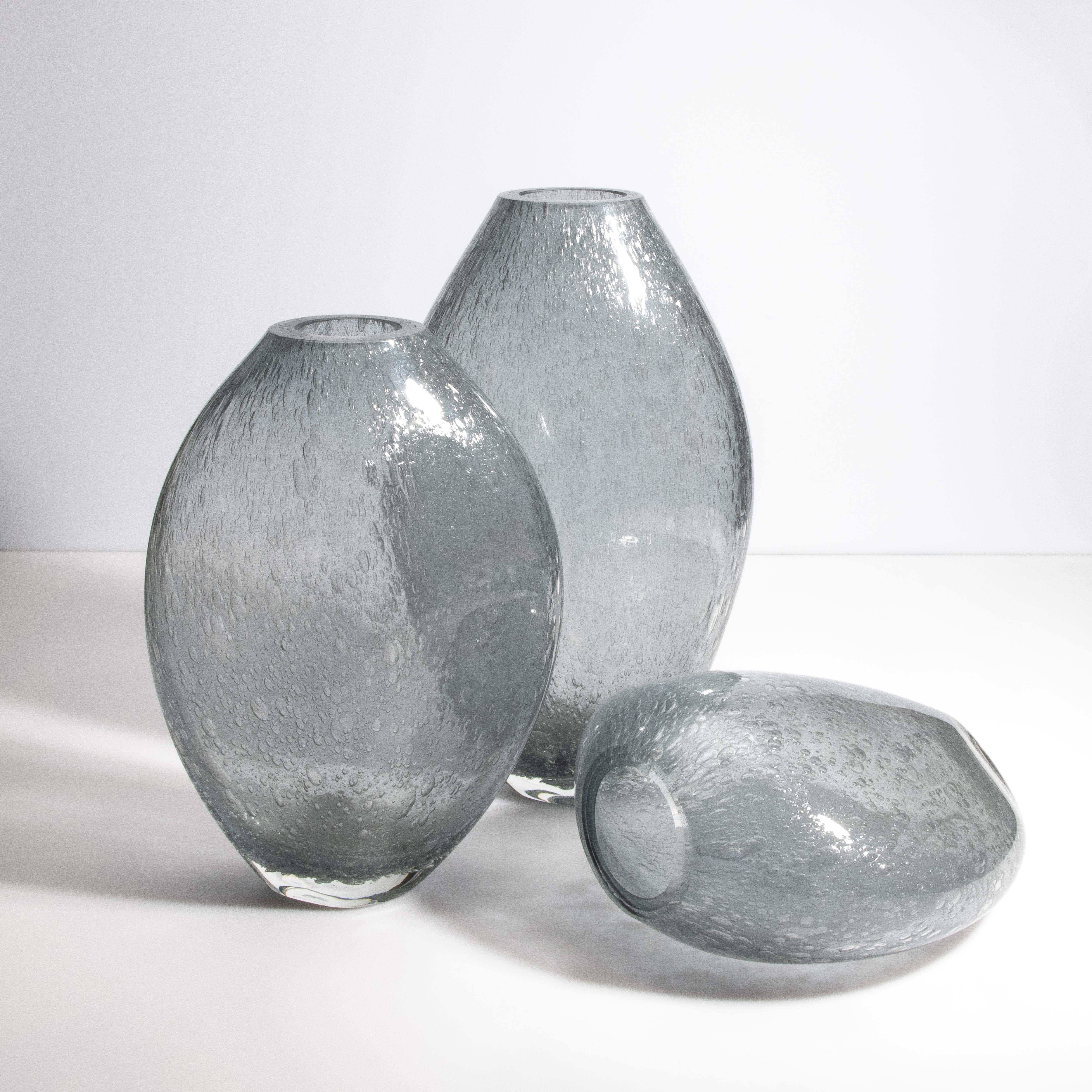Vaso di Murano soffiato a mano di colore grigio con bolle d'aria Piccolo in vendita 4