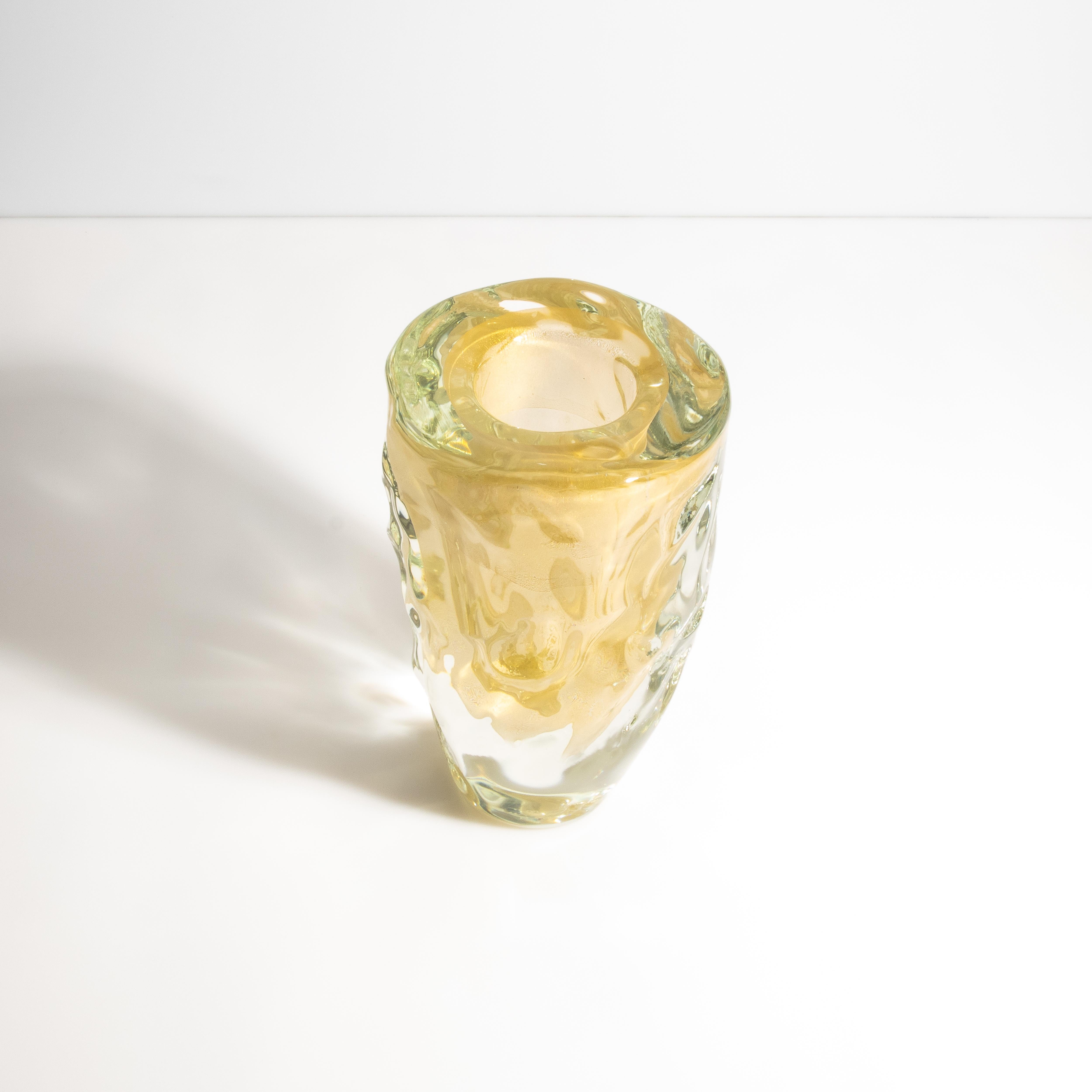 Italiano Vaso Buri di Murano soffiato a mano, trasparente e con riflessi d'oro a 24 carati Medio in vendita