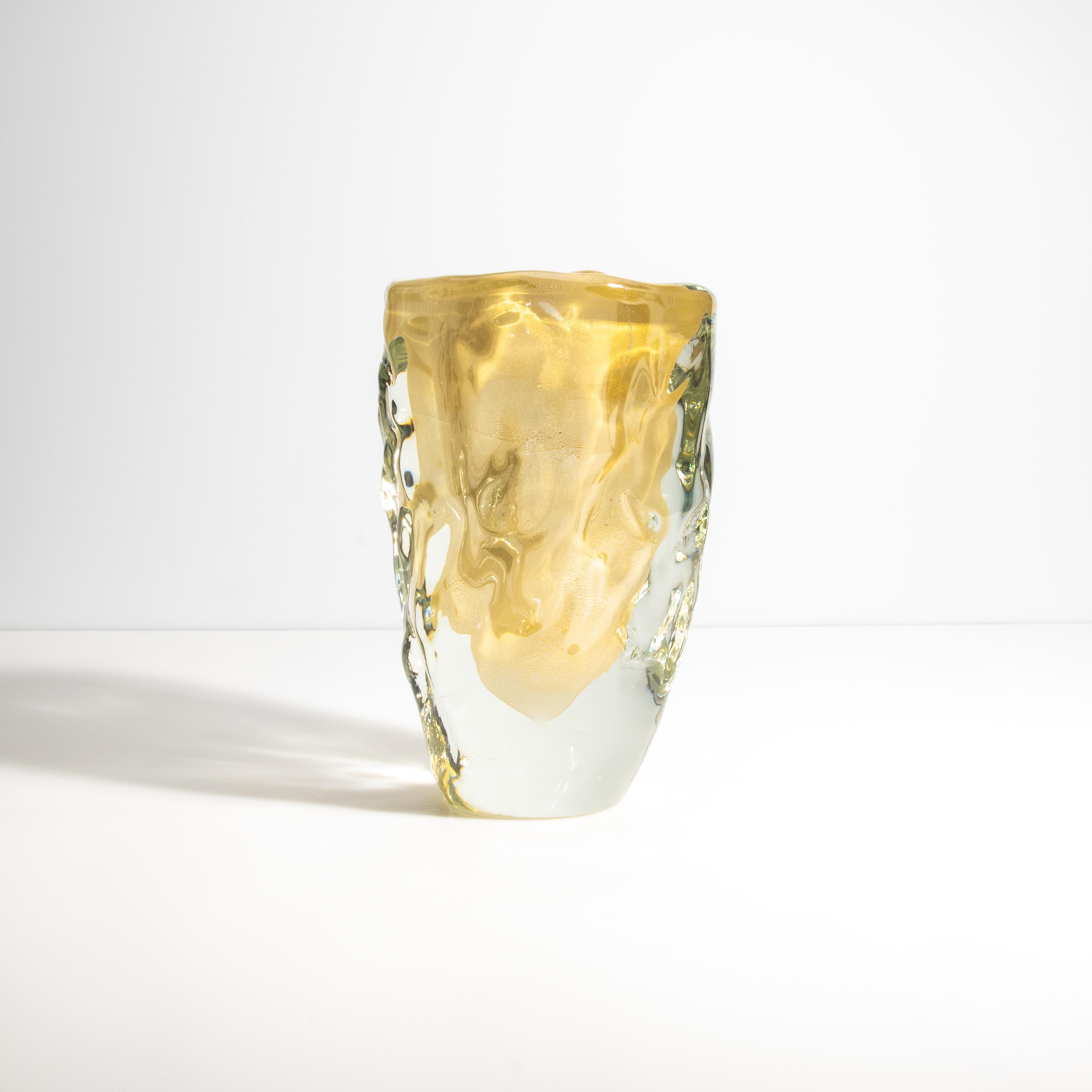 Vaso Buri di Murano soffiato a mano, trasparente e con riflessi d'oro a 24 carati Medio In condizioni Nuovo in vendita a West Hollywood, CA