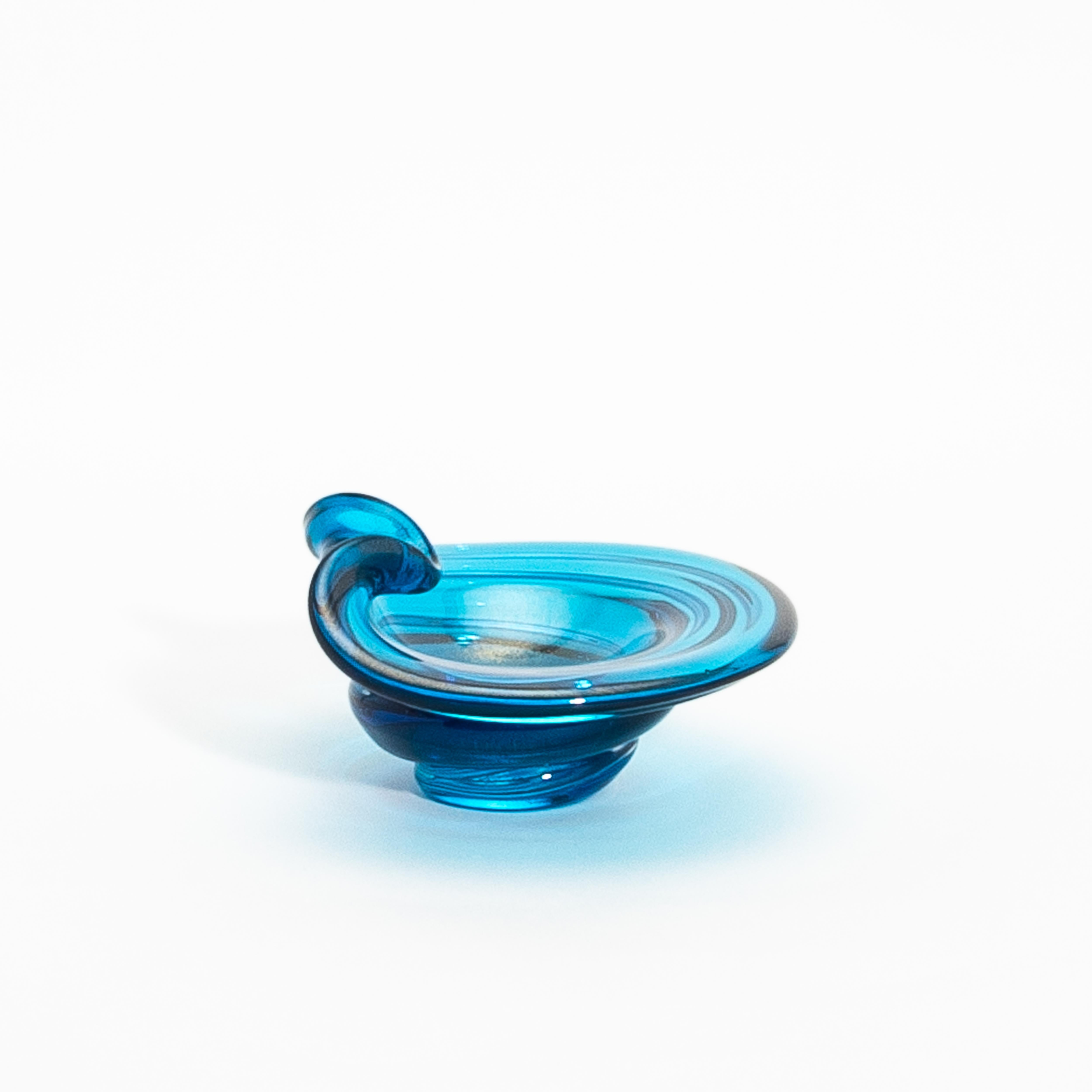 Handgeblasene Murano-Schale in Aqua-Blau mit 24-Karat-Goldflecken (Italienisch) im Angebot