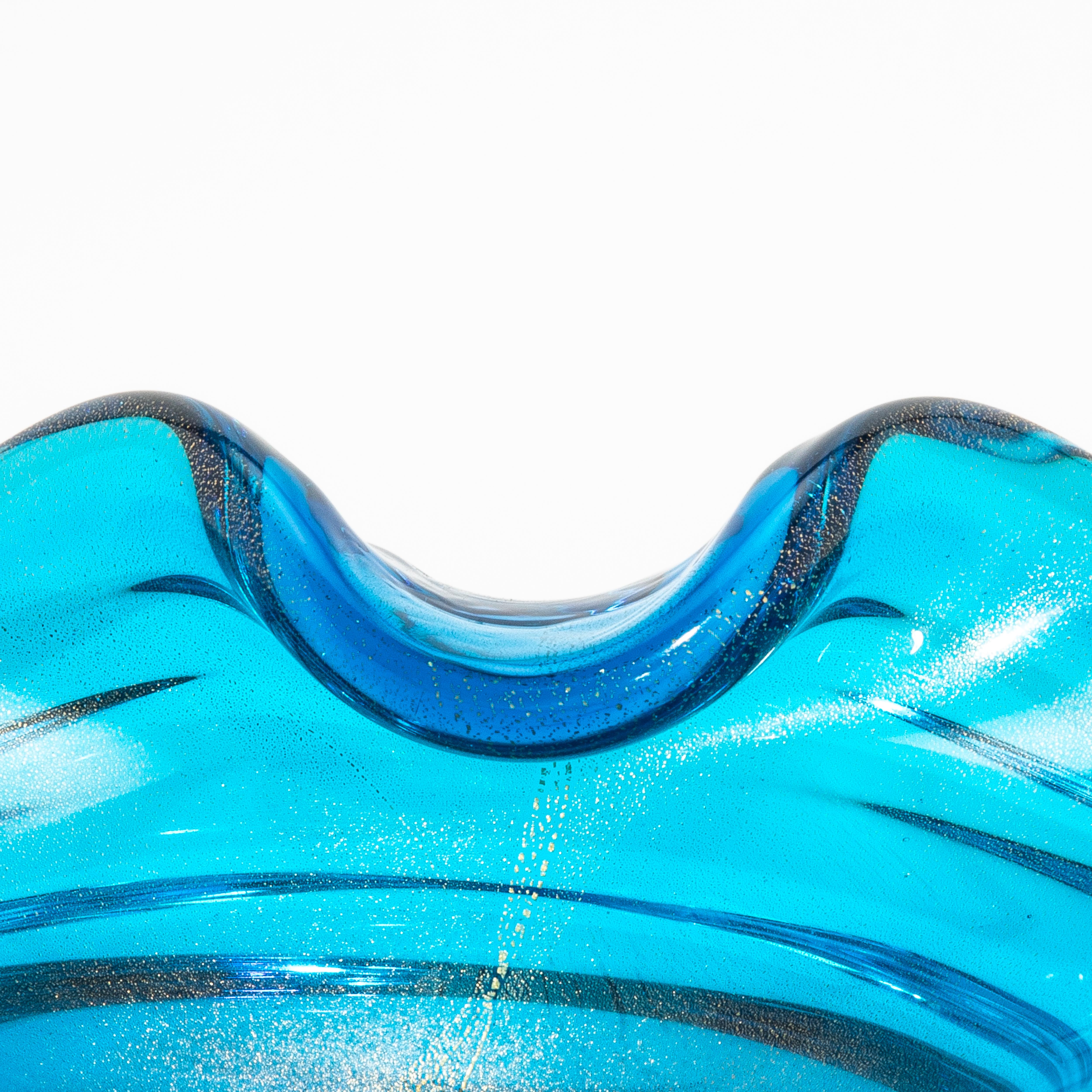 Handgeblasene Murano-Schale in Aqua-Blau mit 24-Karat-Goldflecken im Zustand „Neu“ im Angebot in West Hollywood, CA
