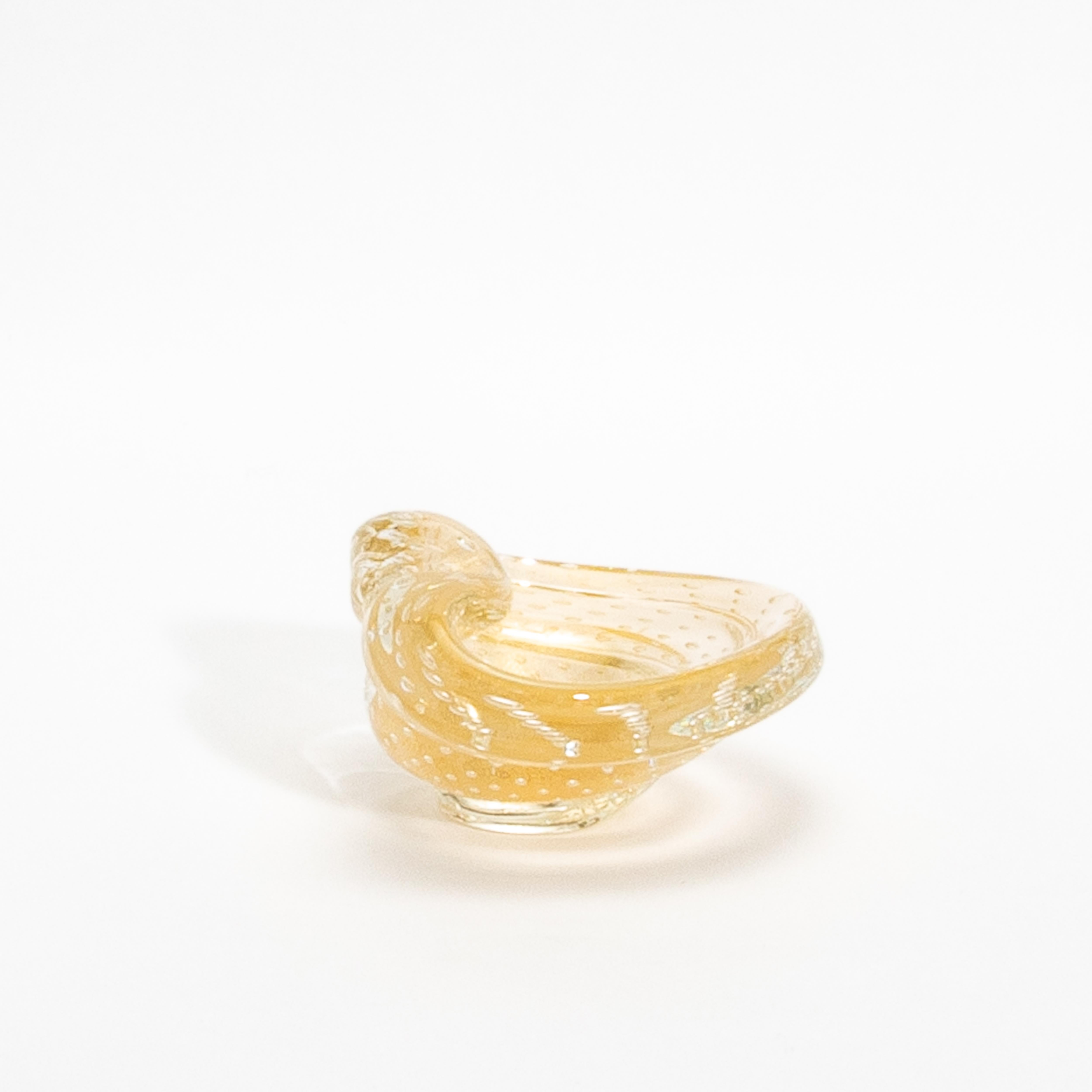 This exquisite hand-blown Murano dish embodies timeless Italian craftsmanship, showcasing a delicate fusion of artistry and opulence. Crafted from crystal-clear Murano glass, the piece is infused with 24-karat gold flecks, creating an ethereal