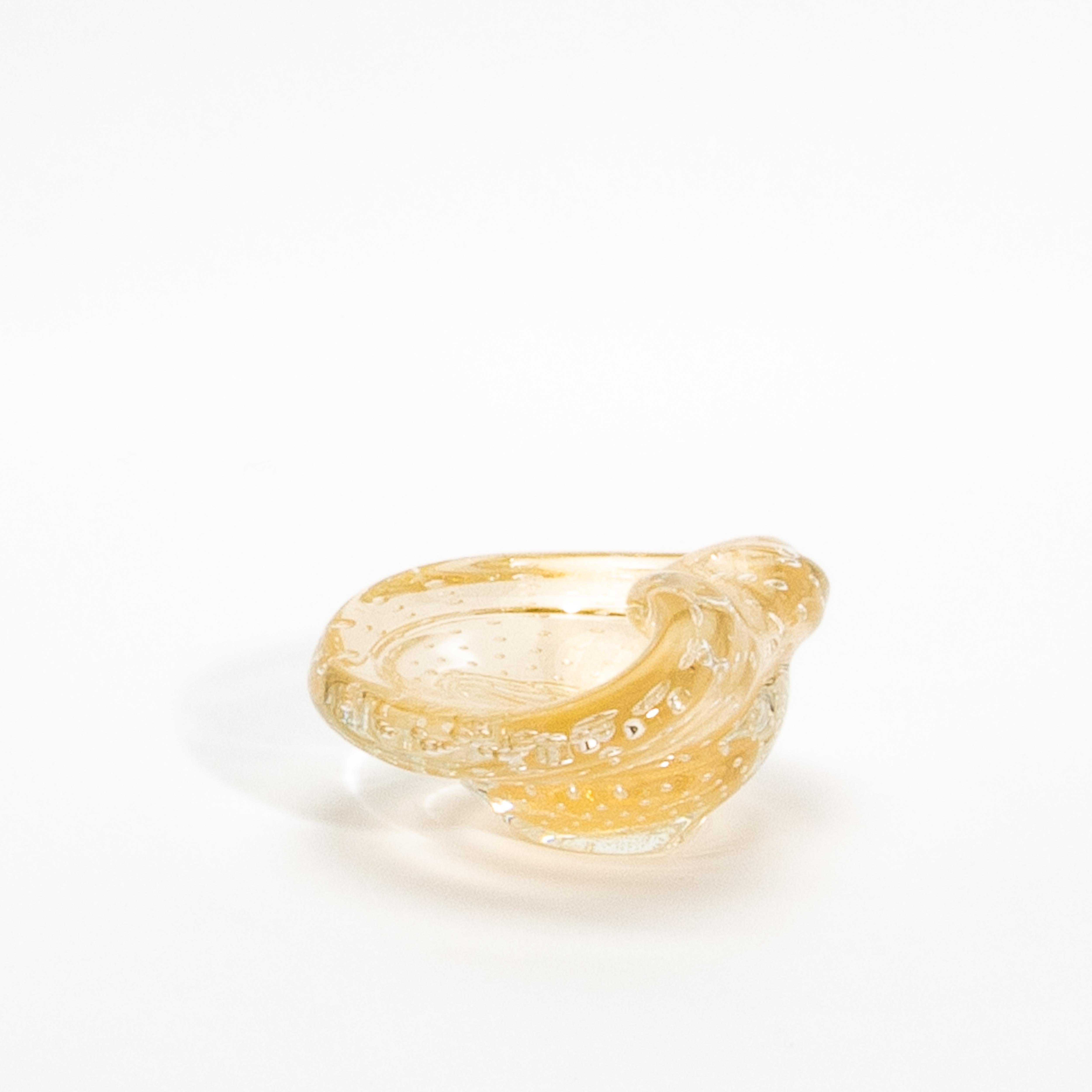 Italian Hand-Blown Murano Dish with 24-Karat Gold Flecks and Bullicante Detailing For Sale