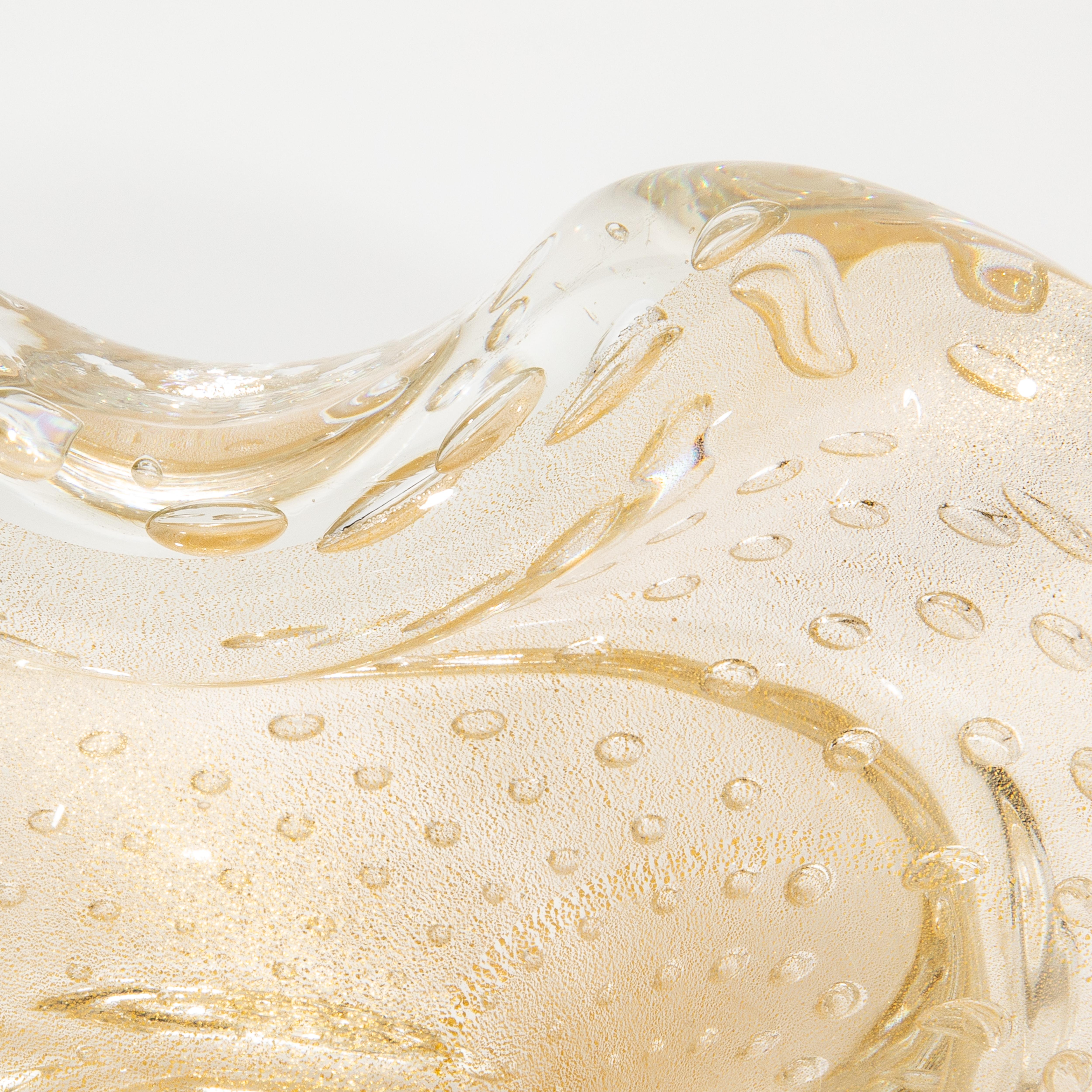 Contemporary Hand-Blown Murano Dish with 24-Karat Gold Flecks and Bullicante Detailing For Sale