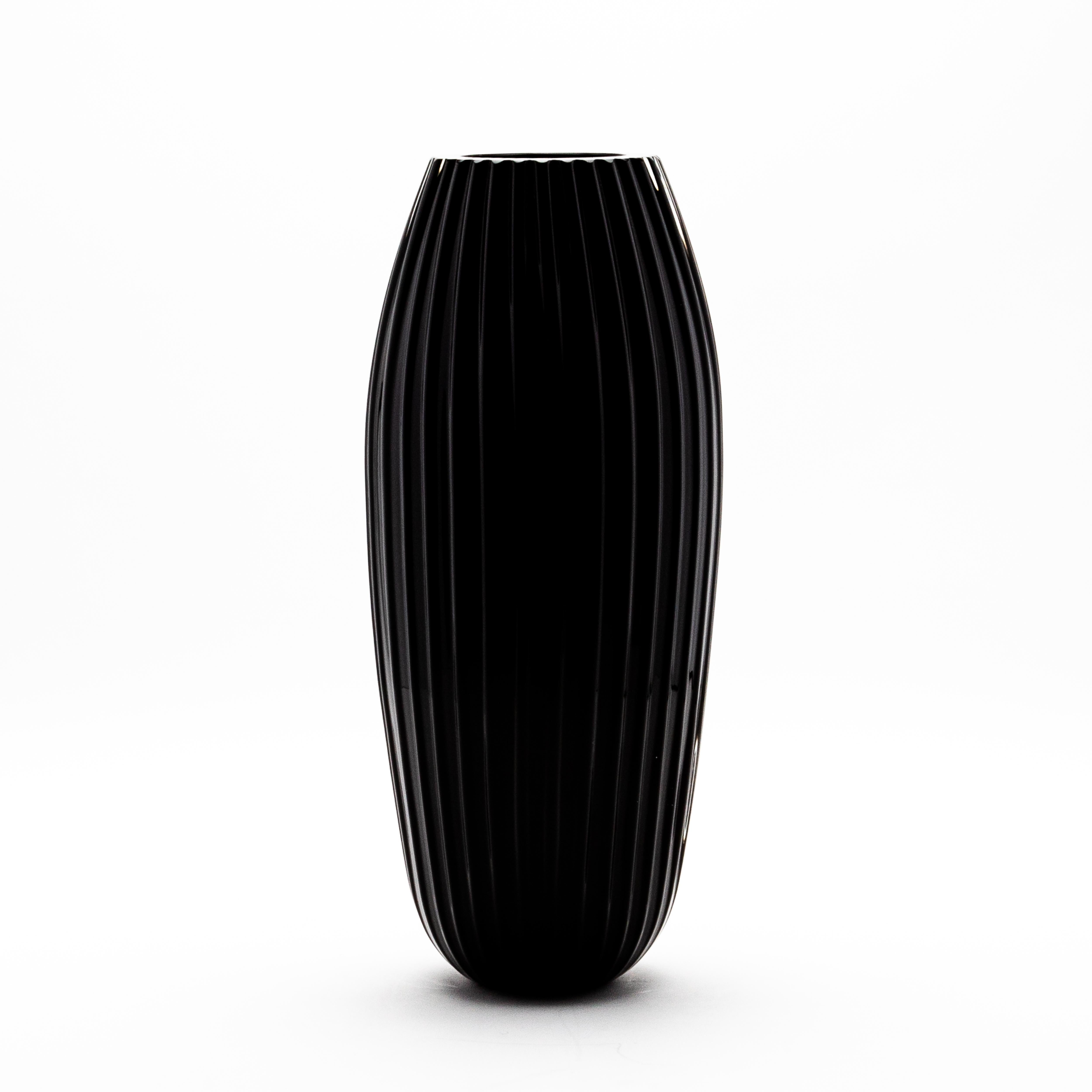 Moderno Vaso moderno extra alto di Murano soffiato a mano in nero onice in vendita