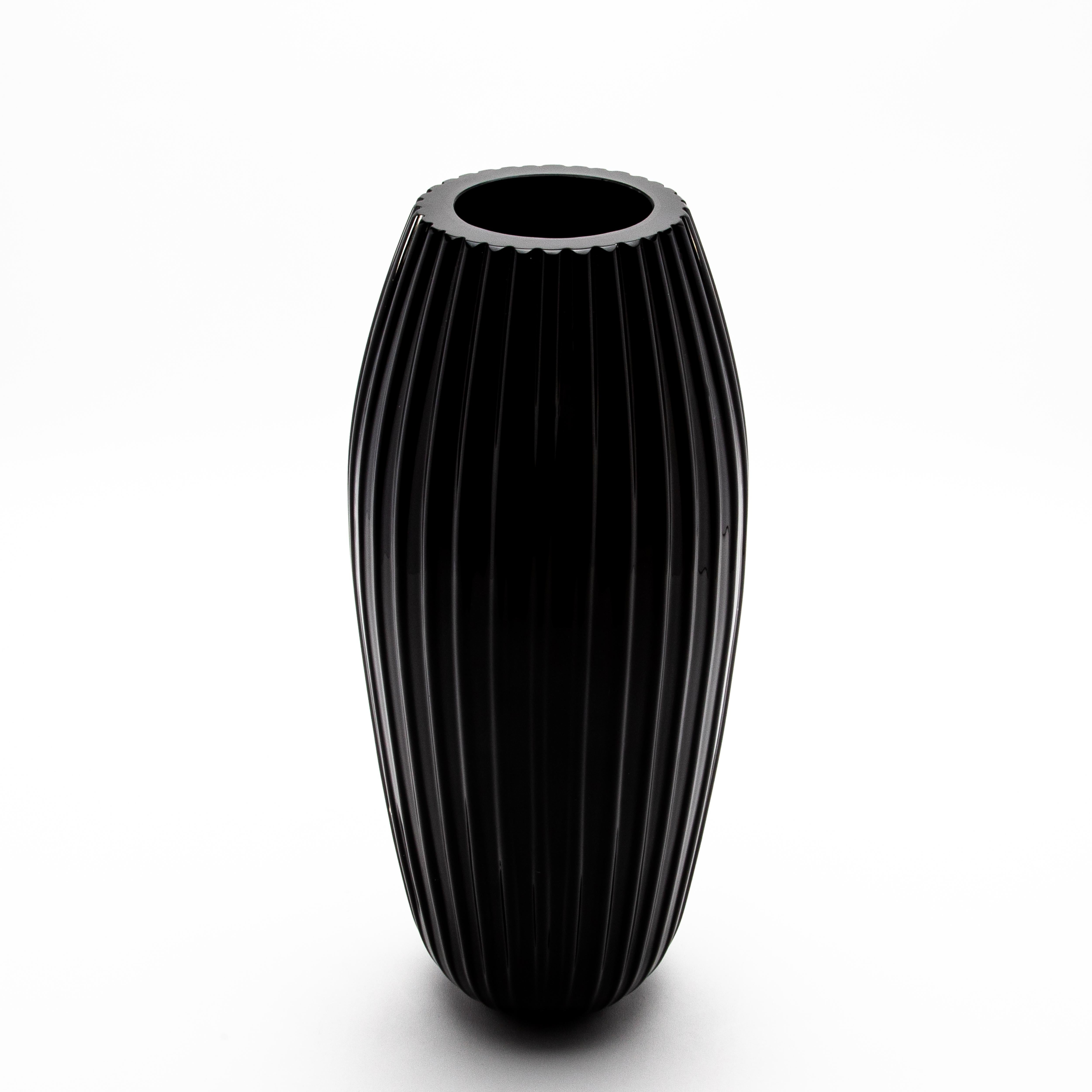 Vaso moderno extra alto di Murano soffiato a mano in nero onice in vendita 1