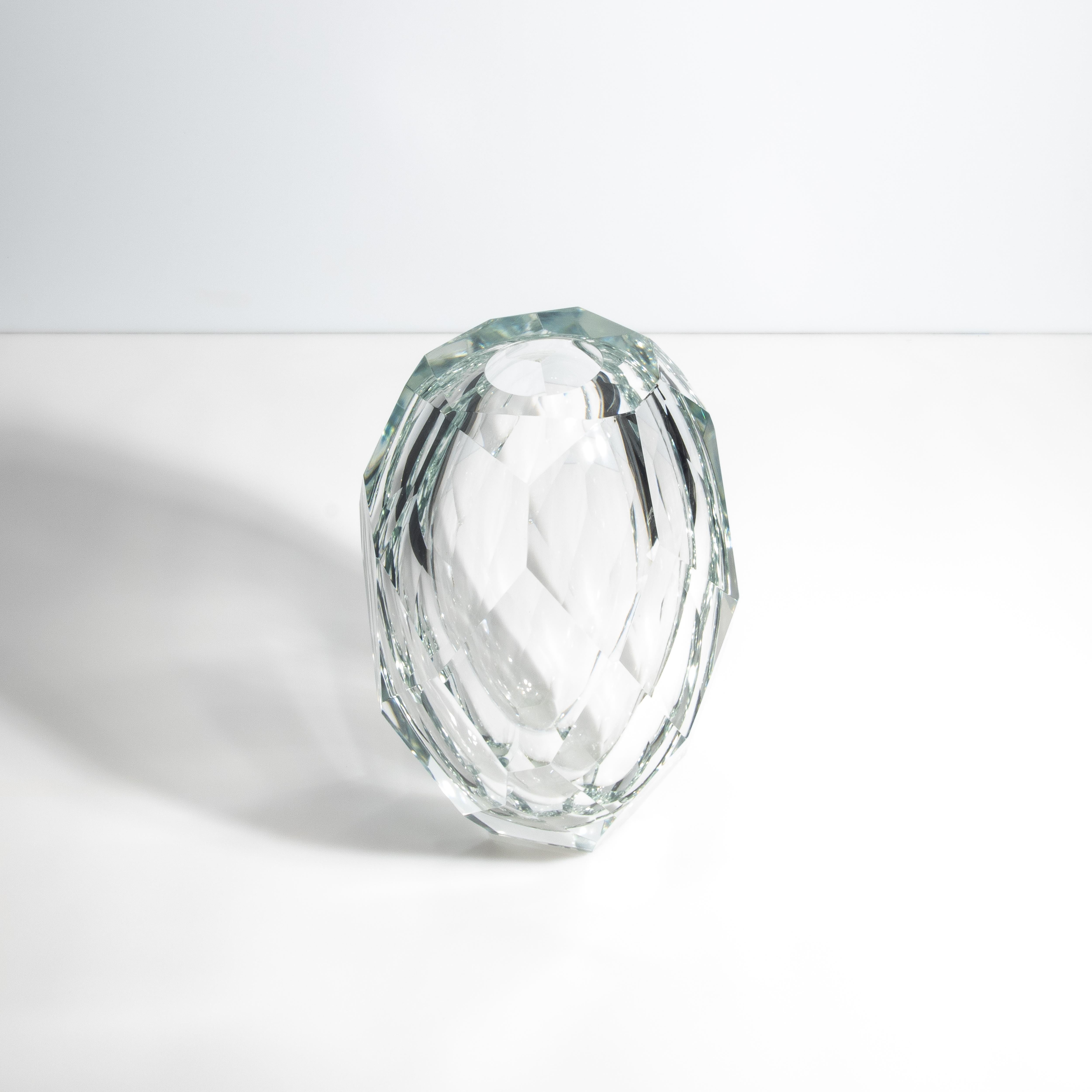 Moderno Vaso di Murano soffiato a mano con sfaccettatura spessa e trasparente in vendita