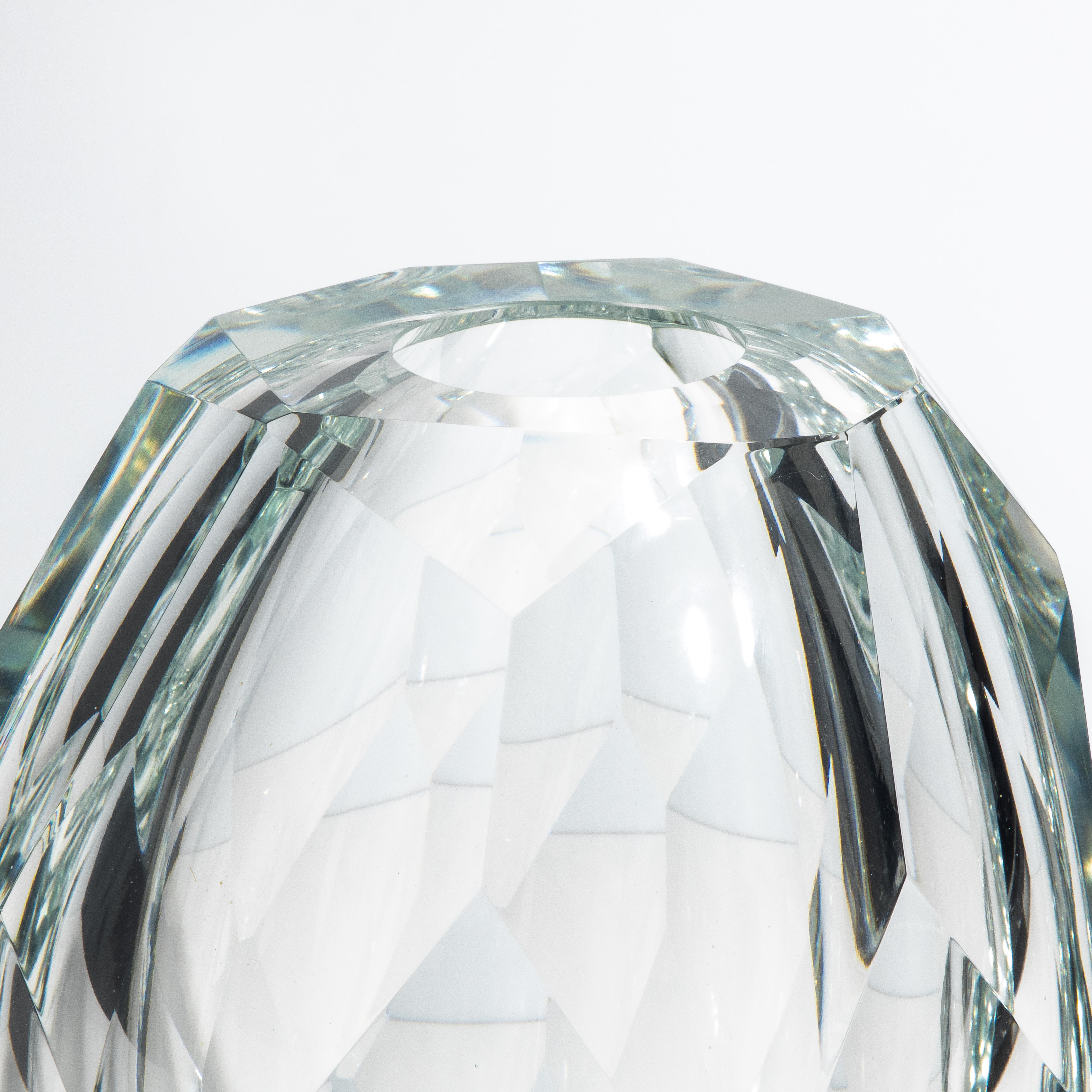 Italiano Vaso di Murano soffiato a mano con sfaccettatura spessa e trasparente in vendita