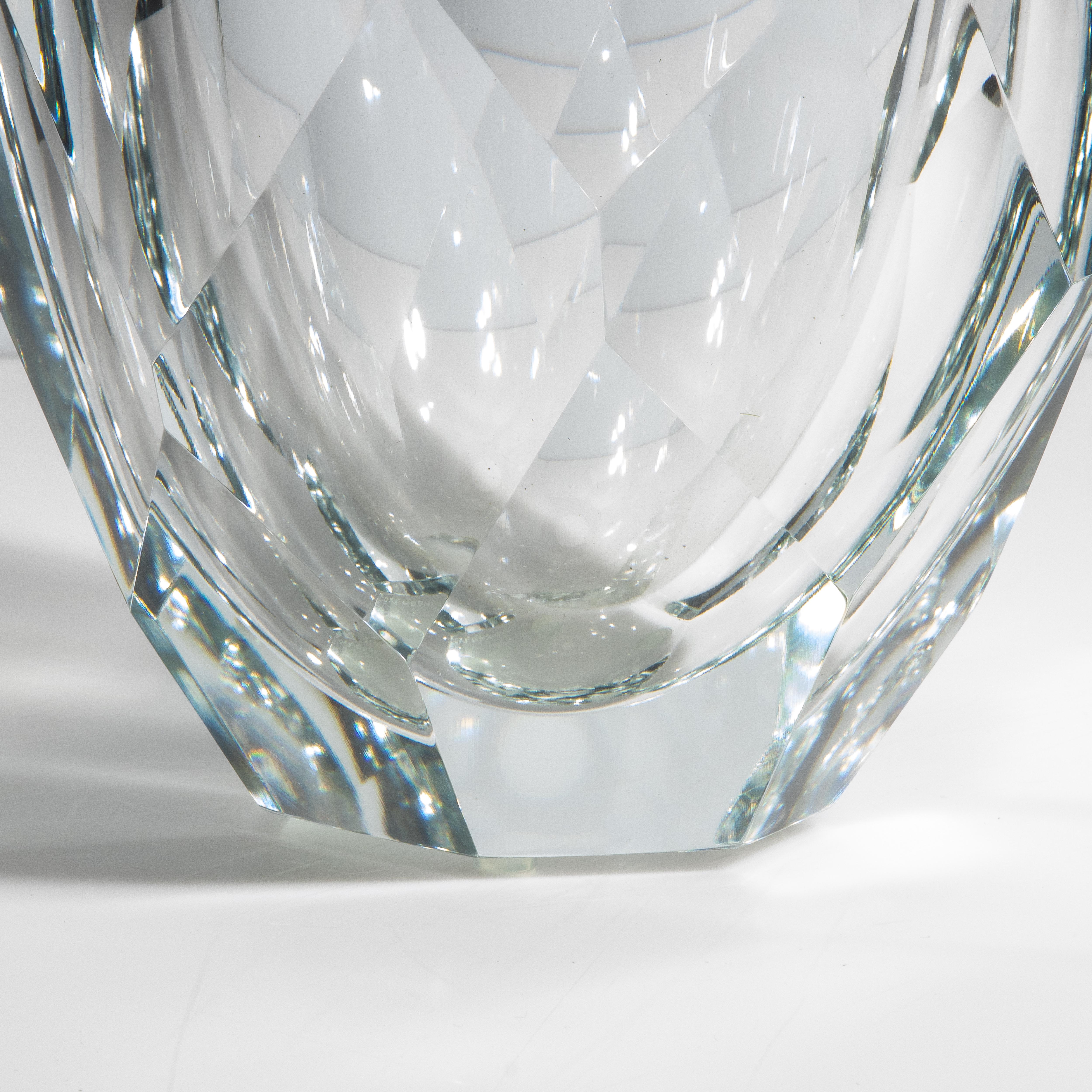 Vetro di Murano Vaso di Murano soffiato a mano con sfaccettatura spessa e trasparente in vendita
