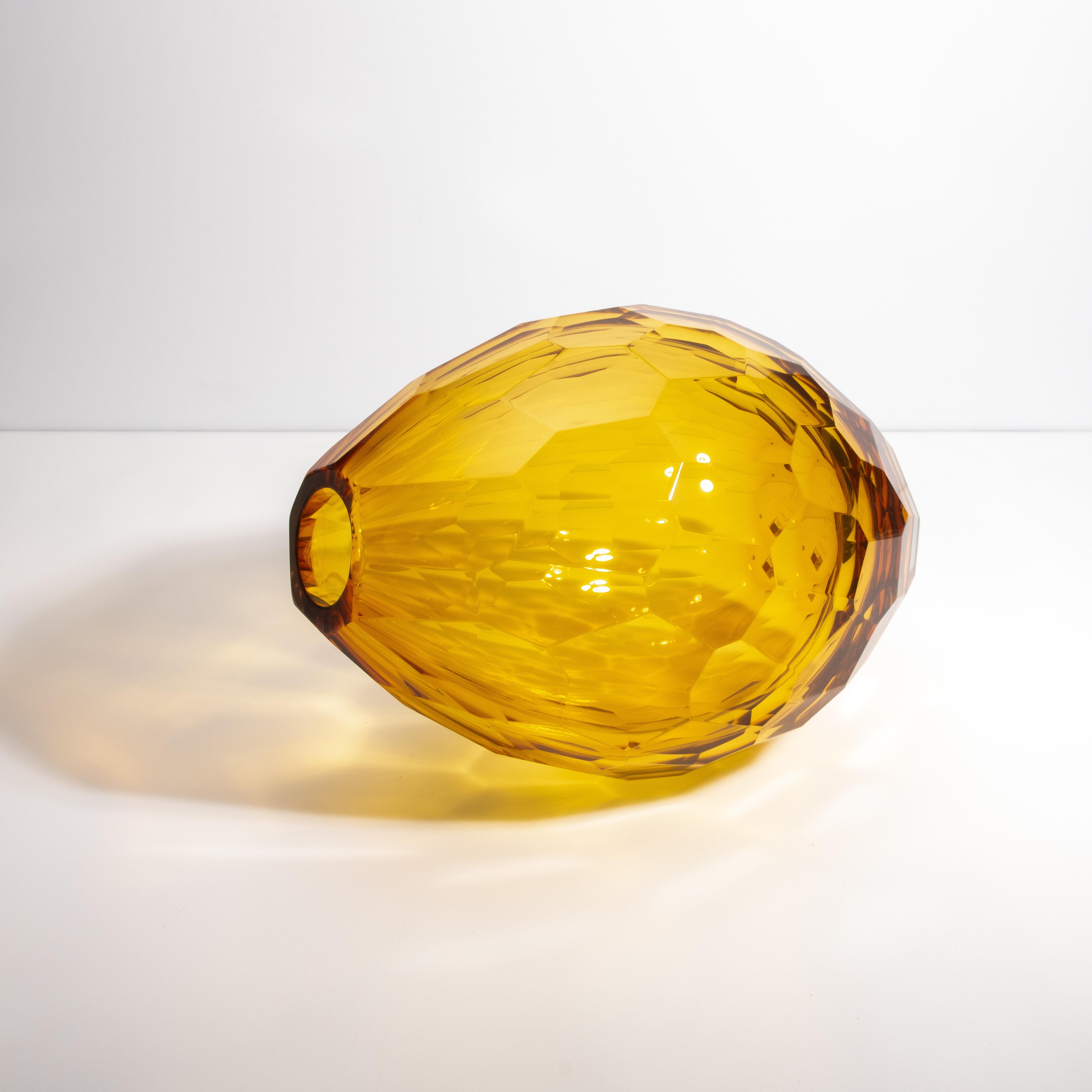 Vaso di Murano soffiato a mano con sfaccettatura in ambra media in vendita 1