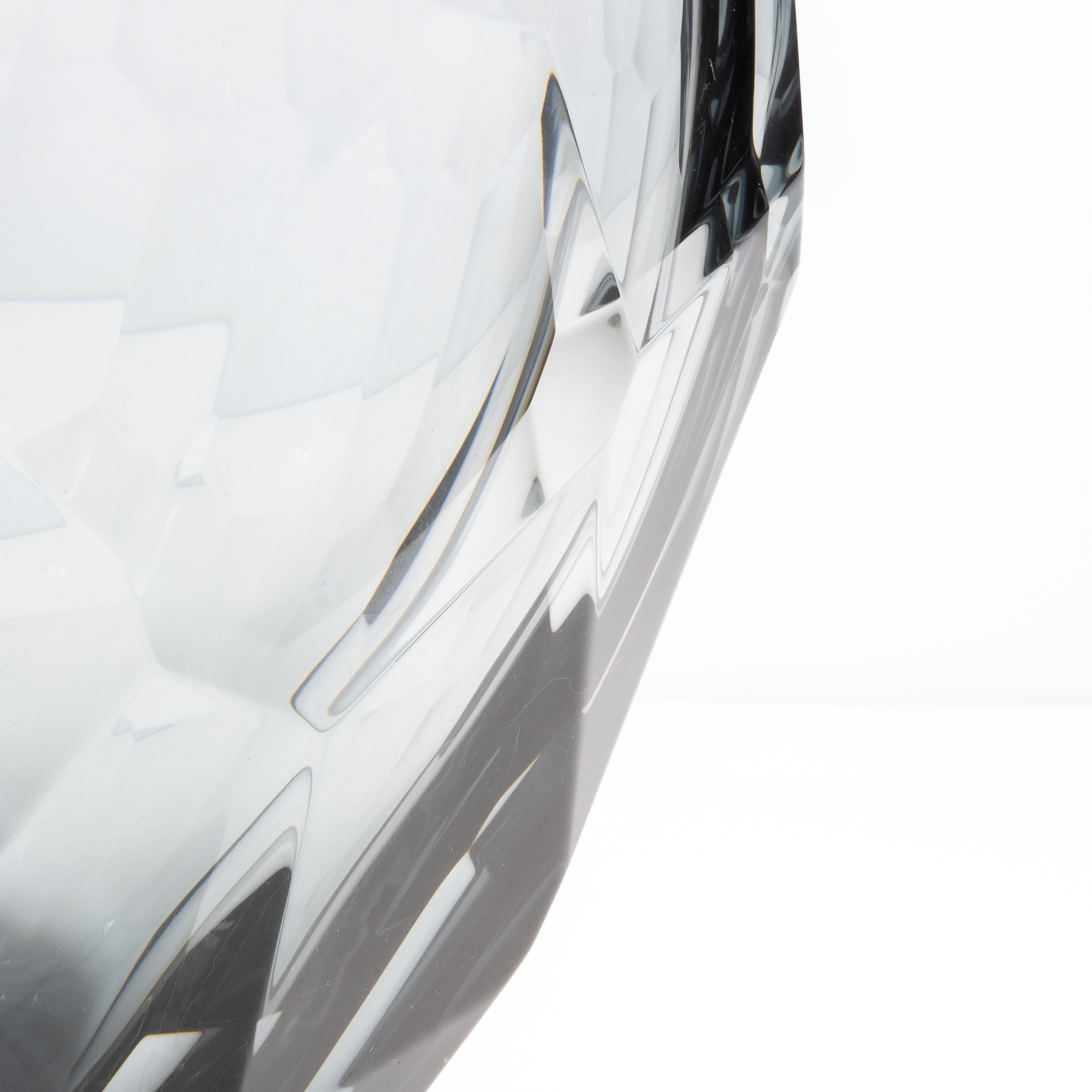 Vetro di Murano Vaso di Murano soffiato a mano con sfaccettatura in grigio medio in vendita