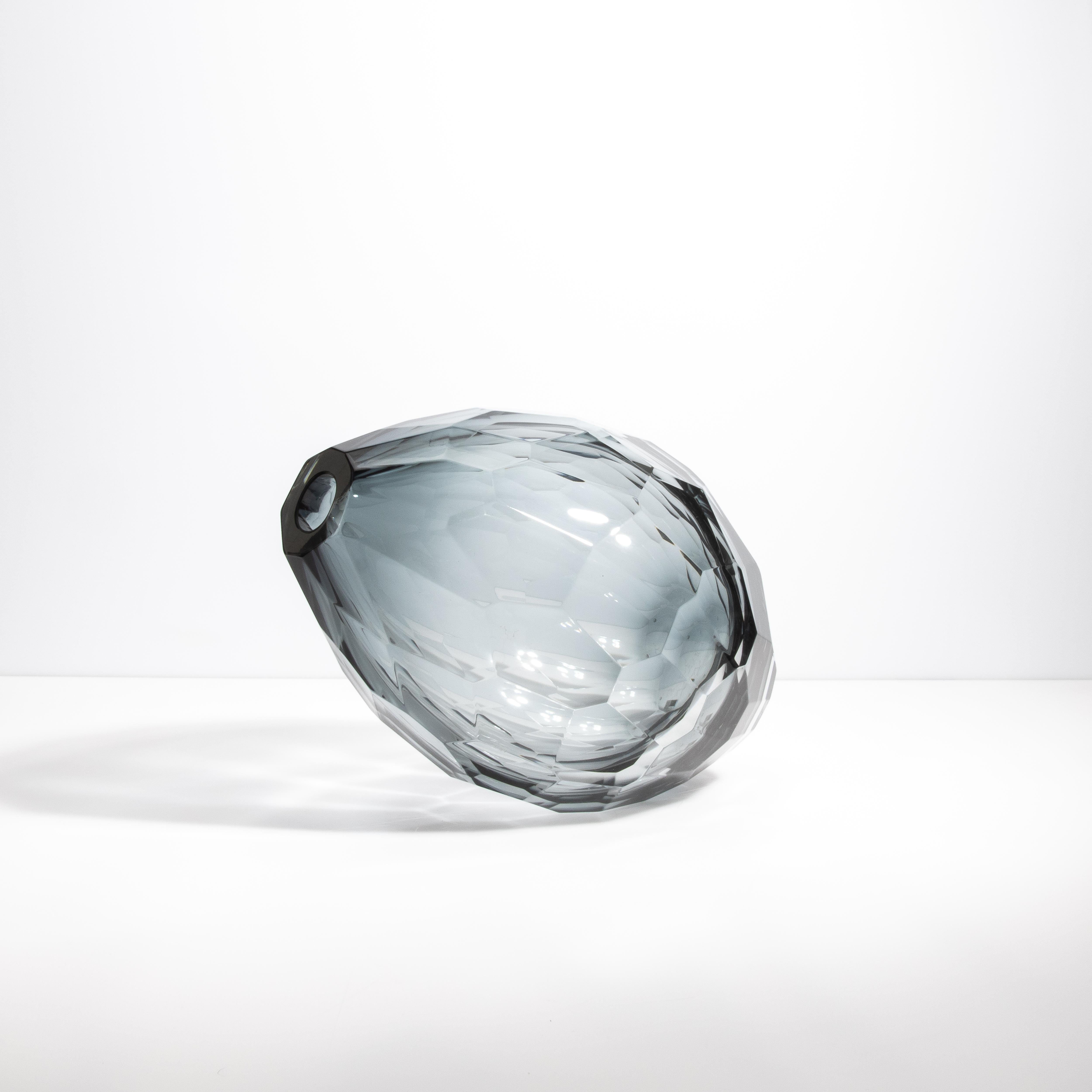 Vaso di Murano soffiato a mano con sfaccettatura in grigio medio in vendita 1