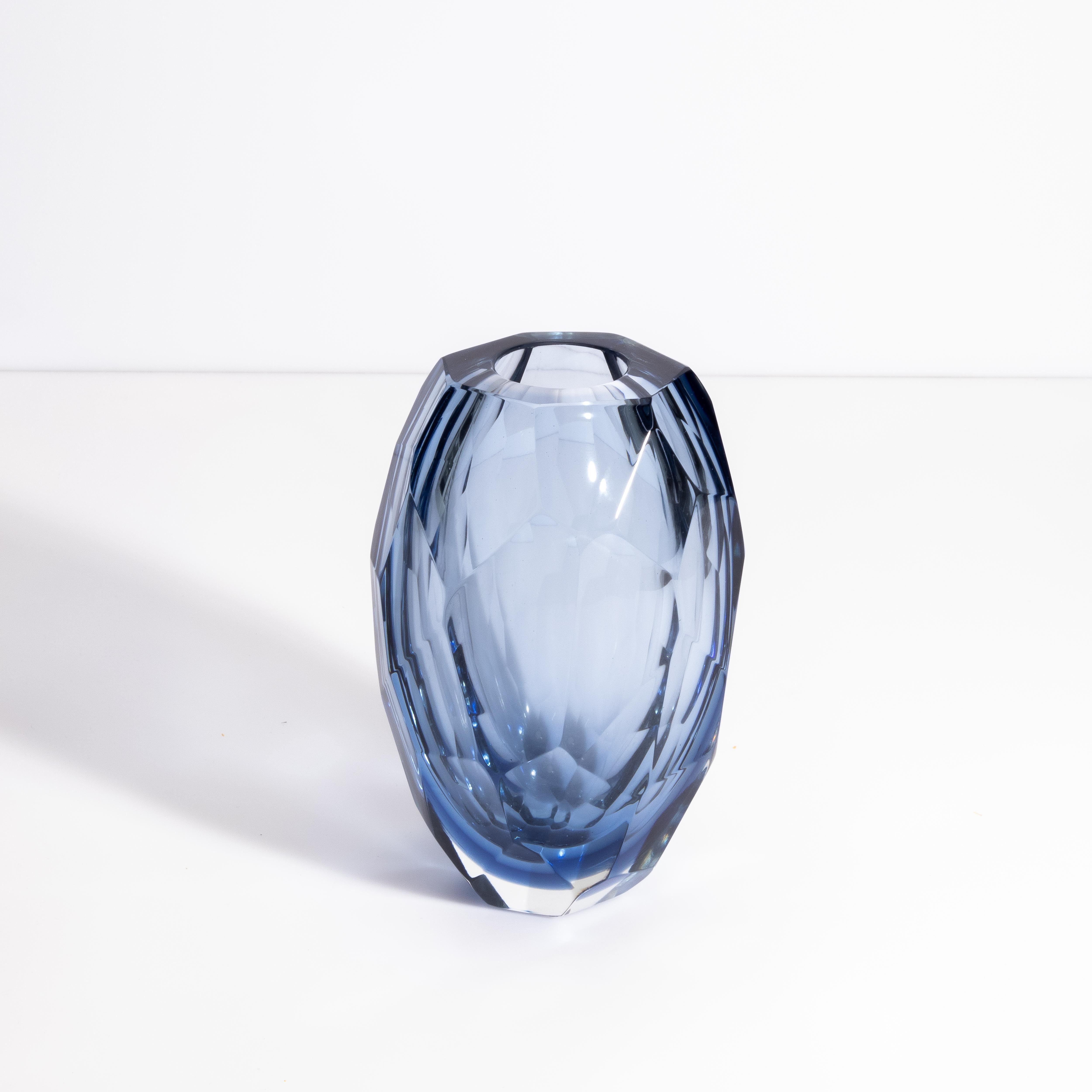 italien Vase baril à facettes soufflé à la main de Murano en aigue-marine, lot de 3 en vente