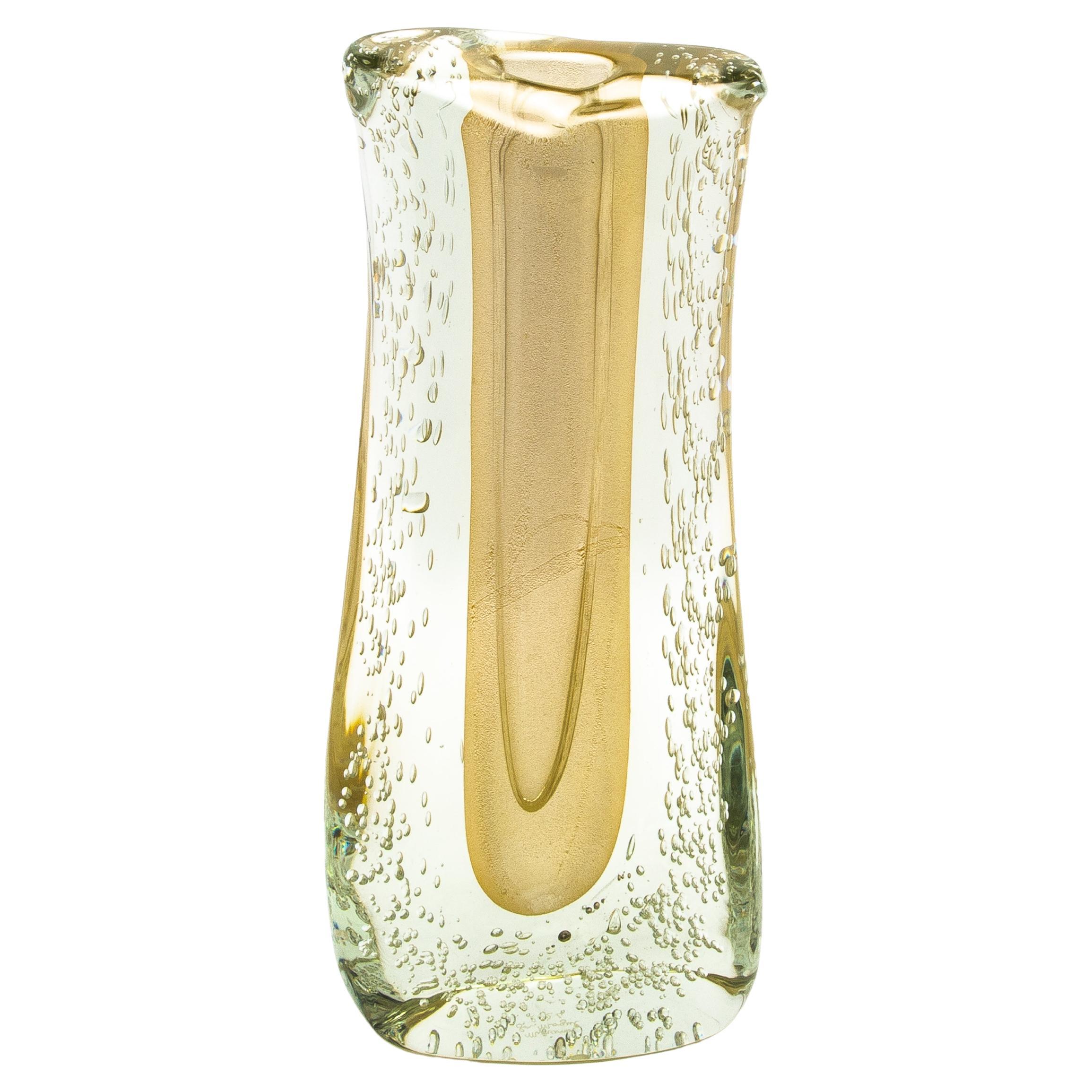 Handgeblasene geriffelte Murano-Vase in Klarglasur mit 24 Karat Goldflecken und Blasendetails