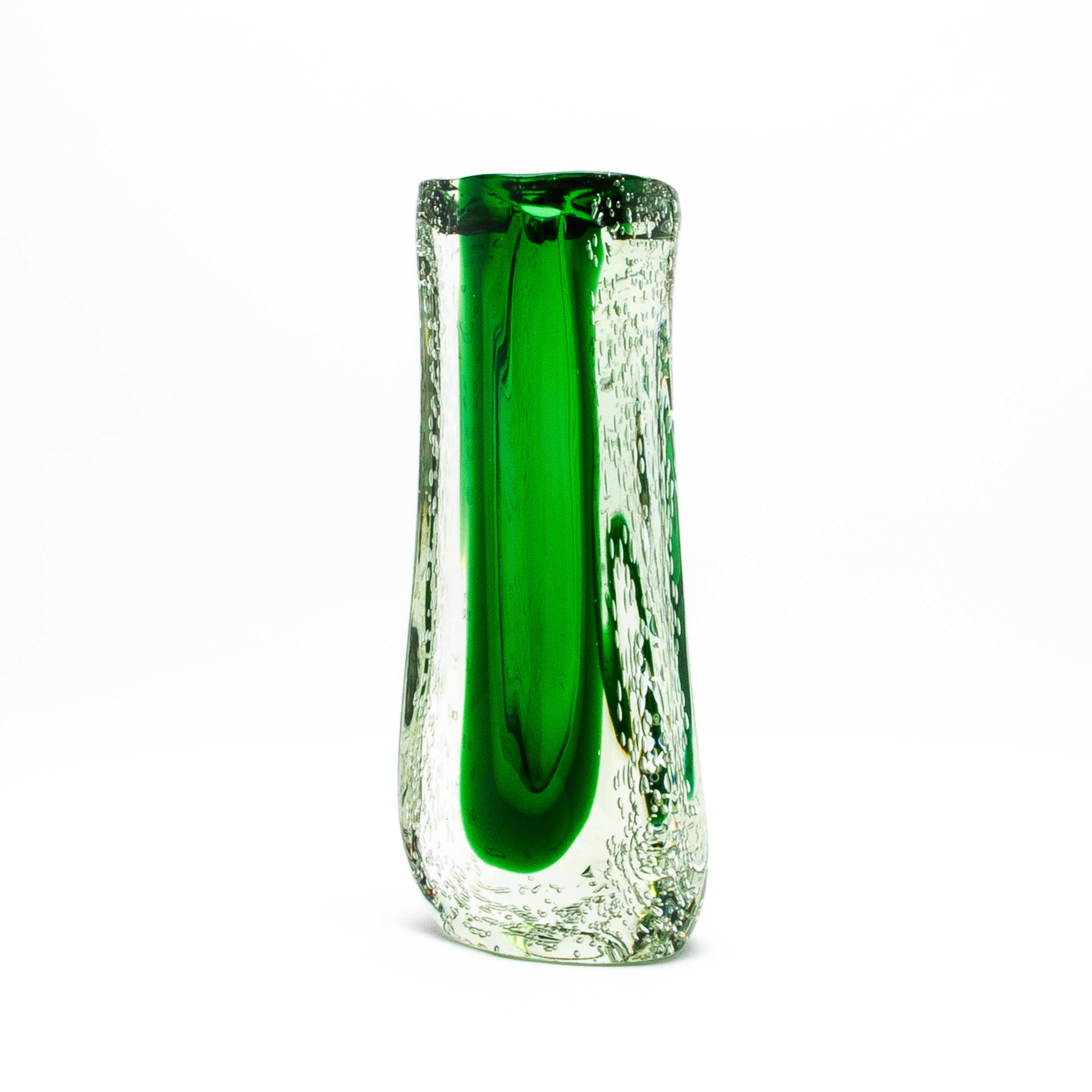 Hand-Blown Murano Fluid Vase in Clear with Emerald Green and Bubble Details in vendita 1