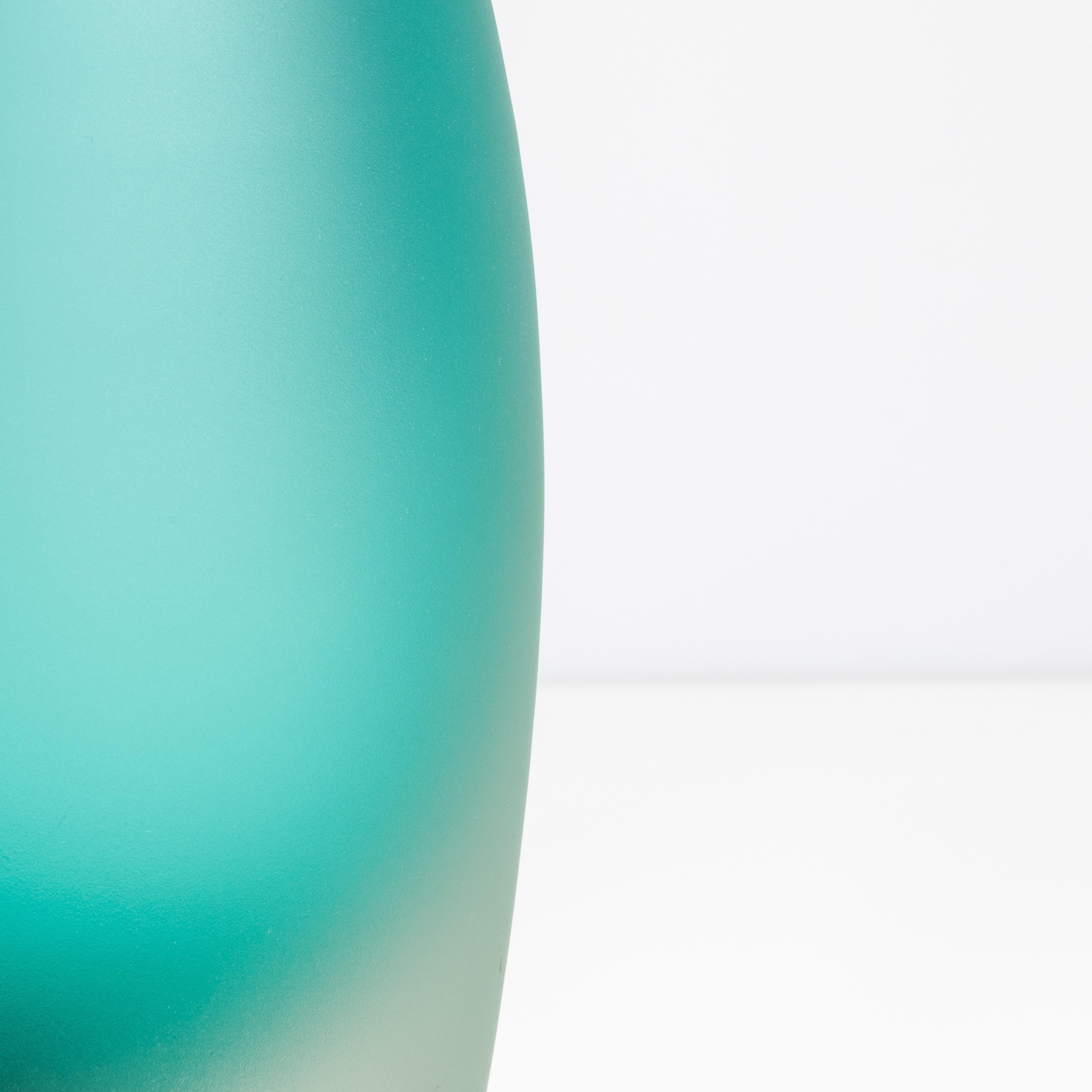 italien Vase flûte en Murano soufflé à la main en sarcelle en vente