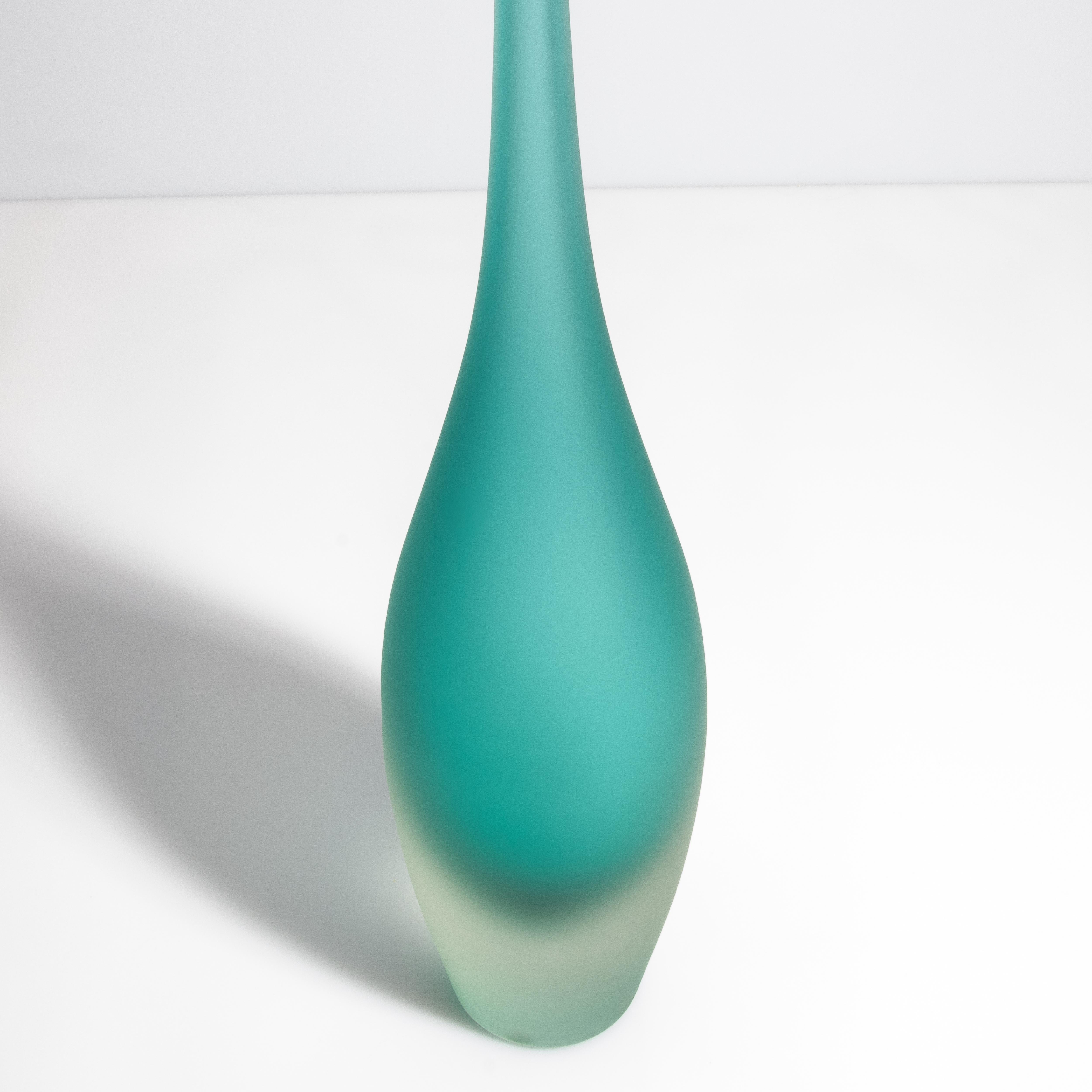 Vase flûte en Murano soufflé à la main en sarcelle Excellent état - En vente à West Hollywood, CA