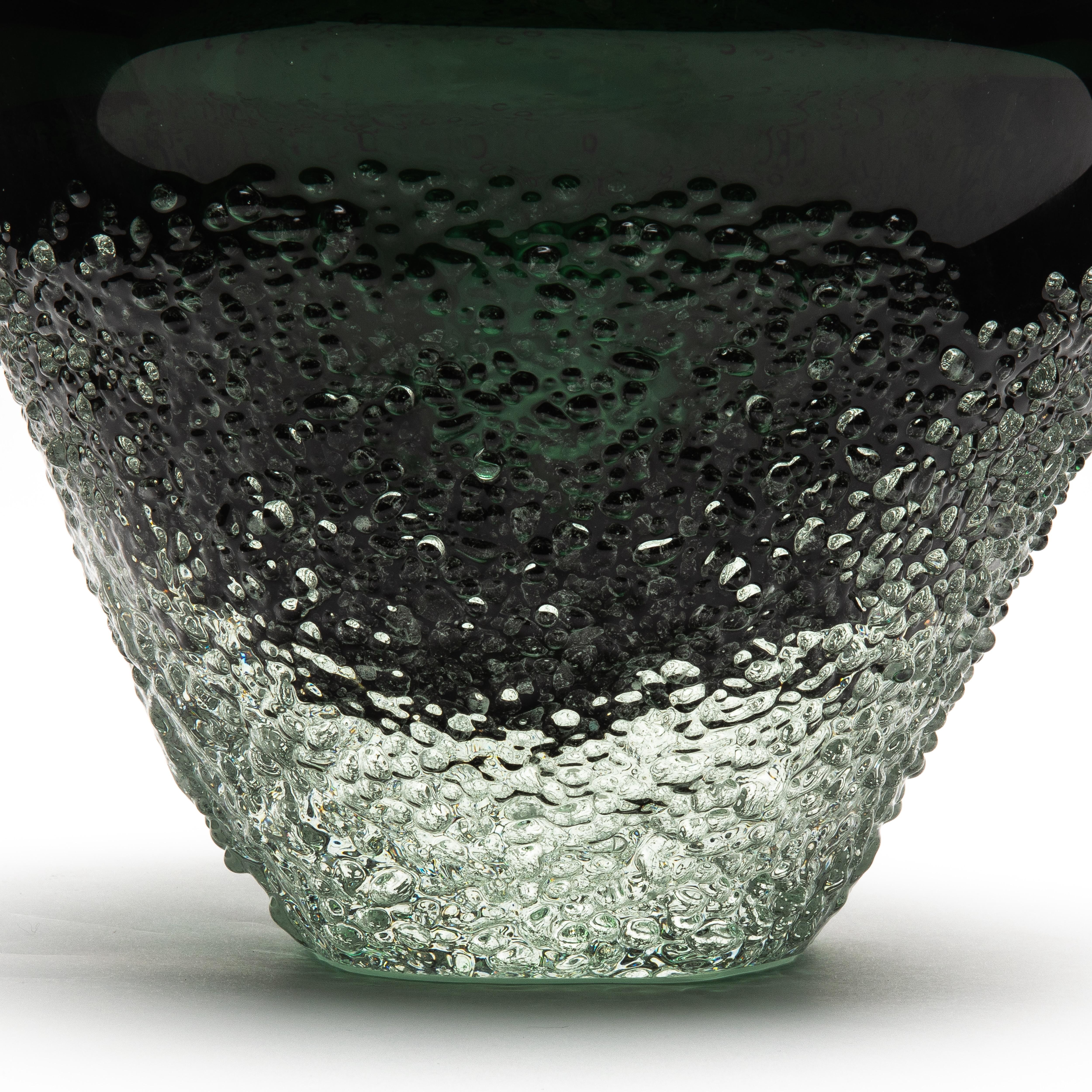 Italiano Hand-Blown Murano Frozen Vase in Emerald Green Small in vendita