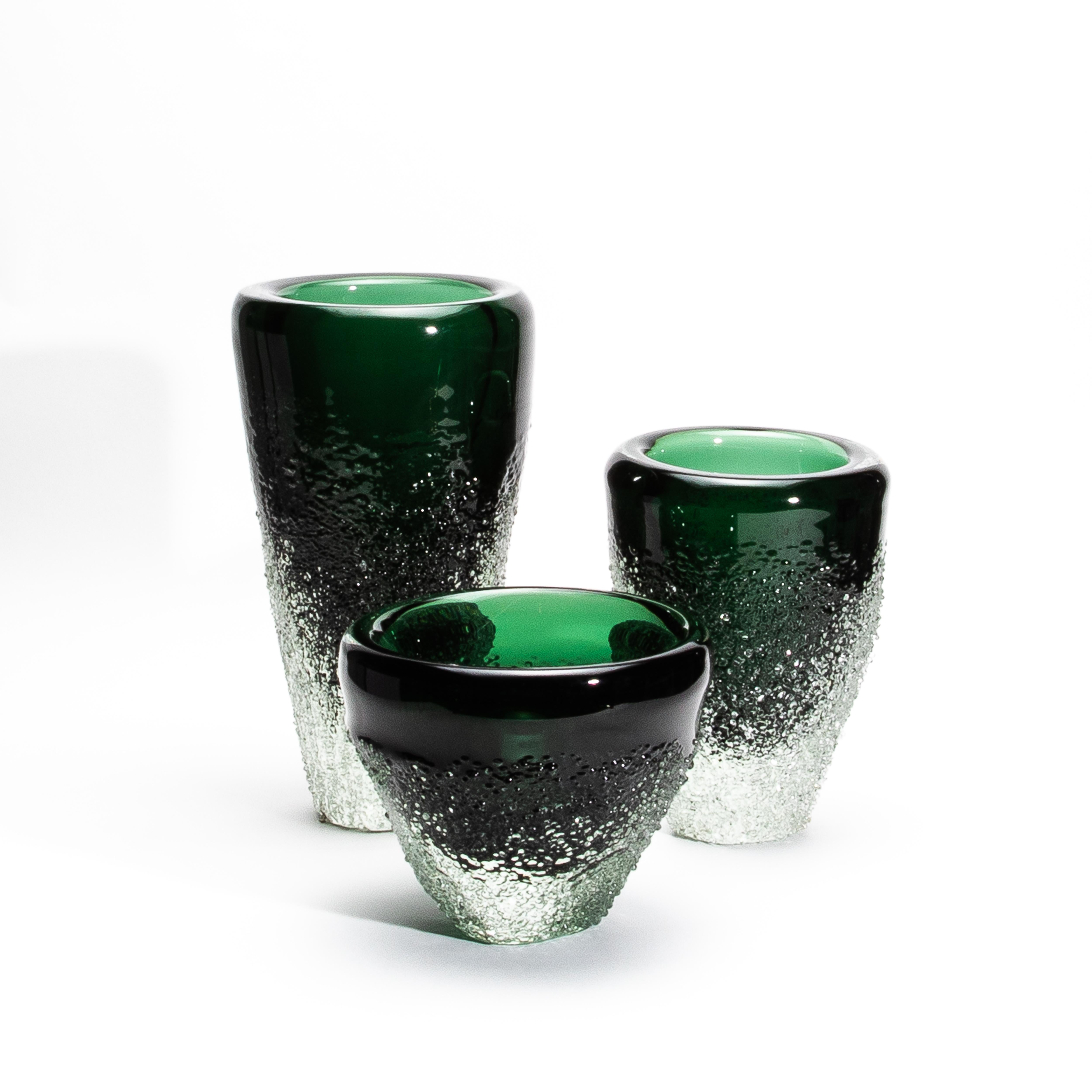 Hand-Blown Murano Frozen Vase in Emerald Green Small In condizioni Nuovo in vendita a West Hollywood, CA