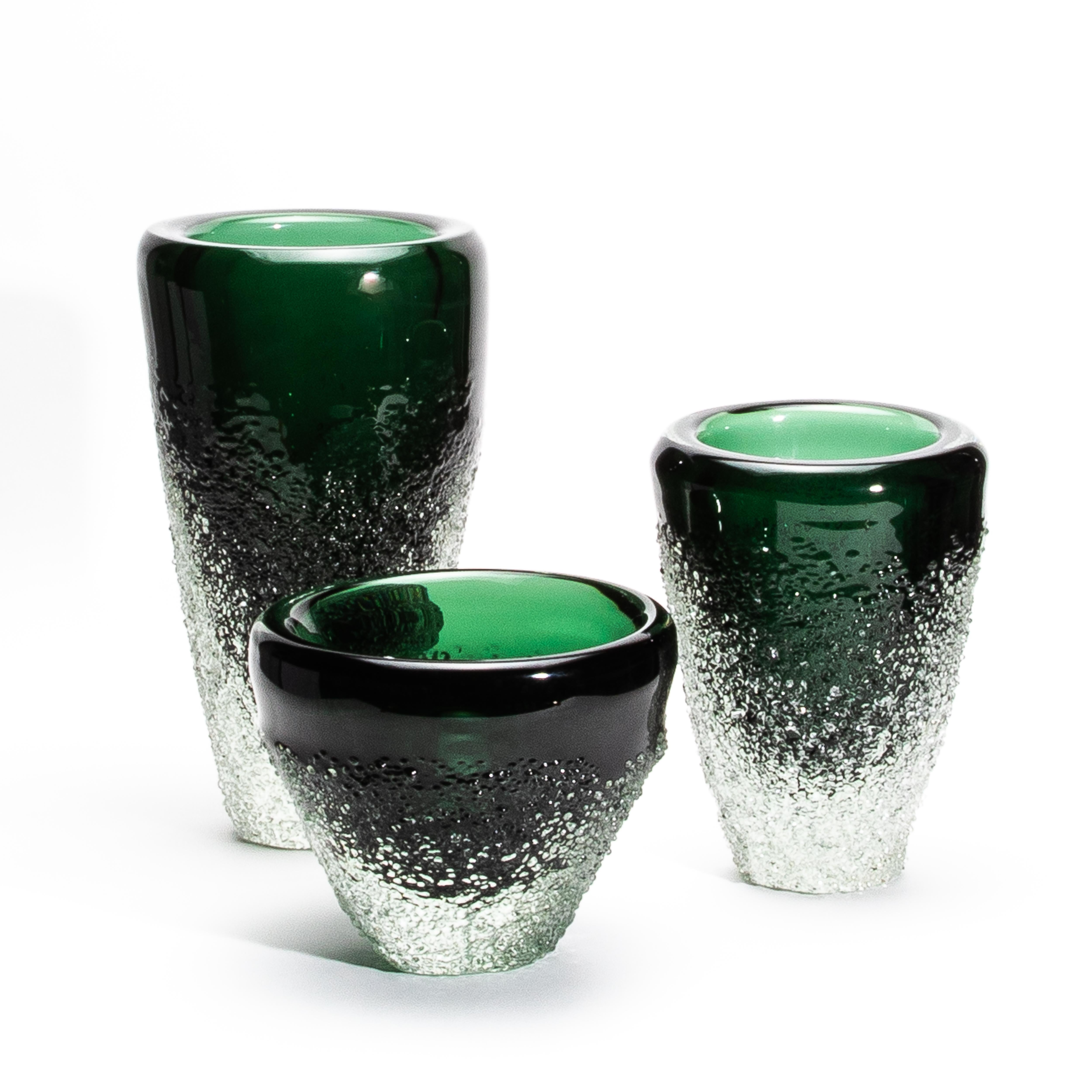 Vetro di Murano Hand-Blown Murano Frozen Vase in Emerald Green Small in vendita