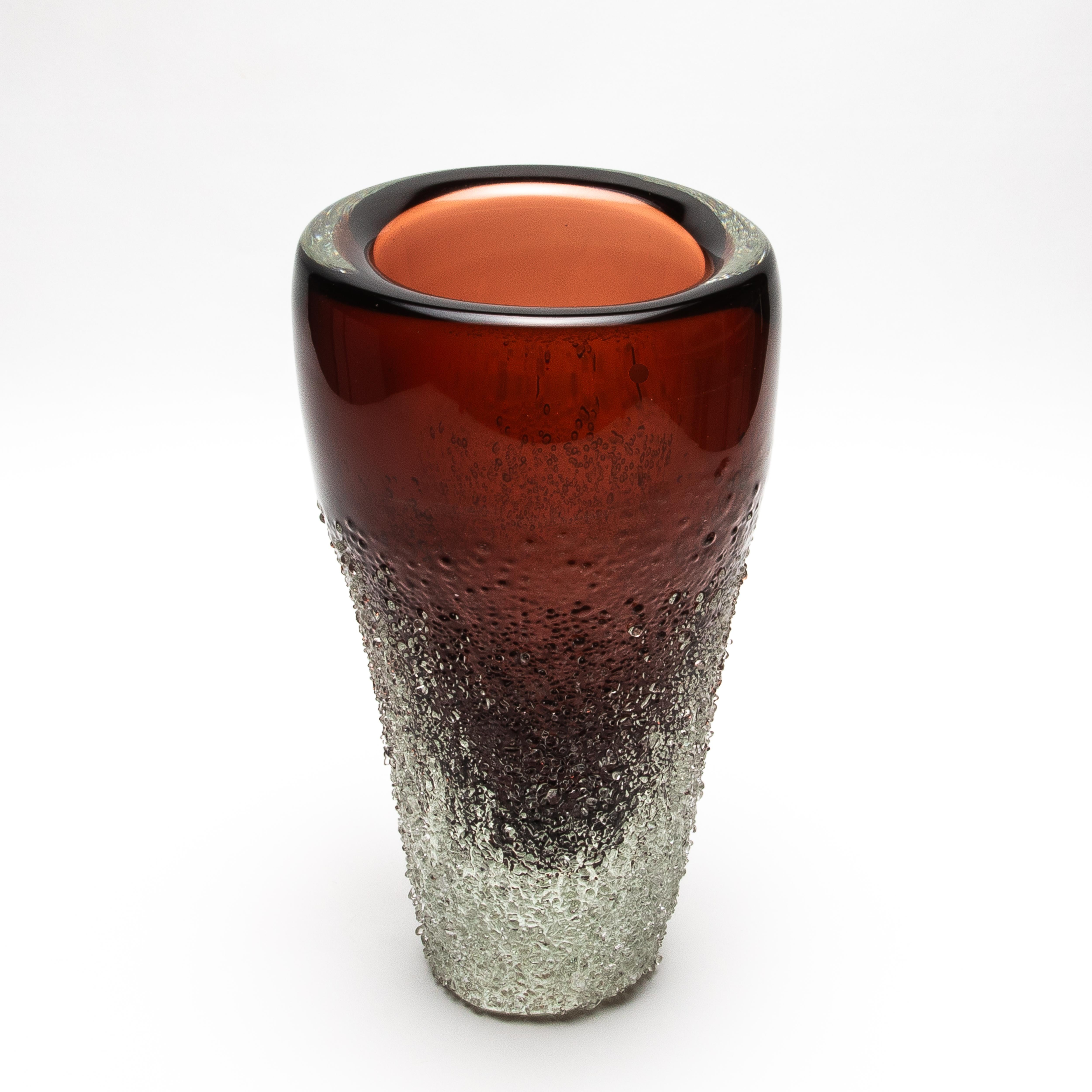 Moderno Vaso di Murano soffiato a mano e congelato in Amaretto Grande in vendita