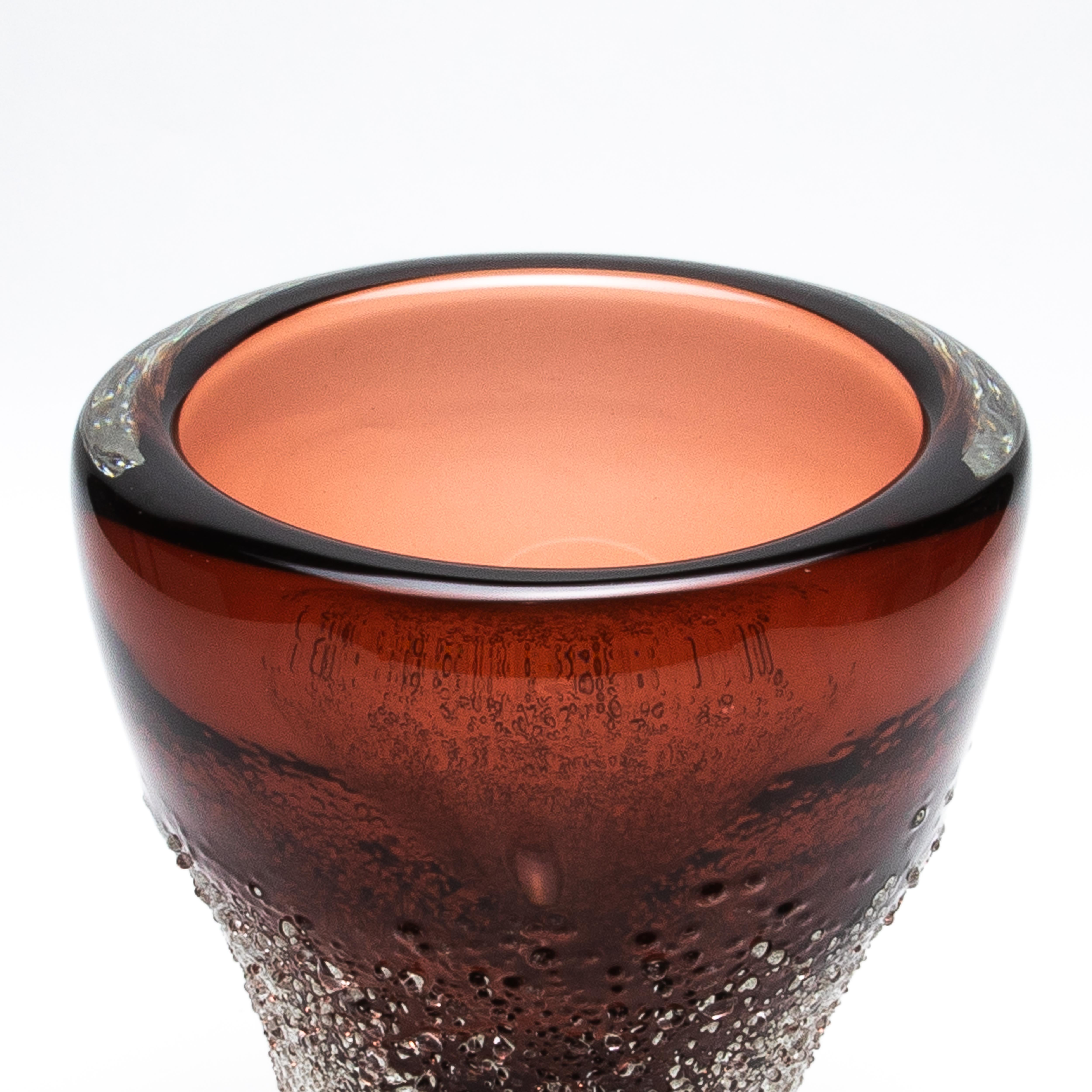 Moderno Vaso di Murano soffiato a mano e ghiacciato, colore Amaretto chiaro medio in vendita