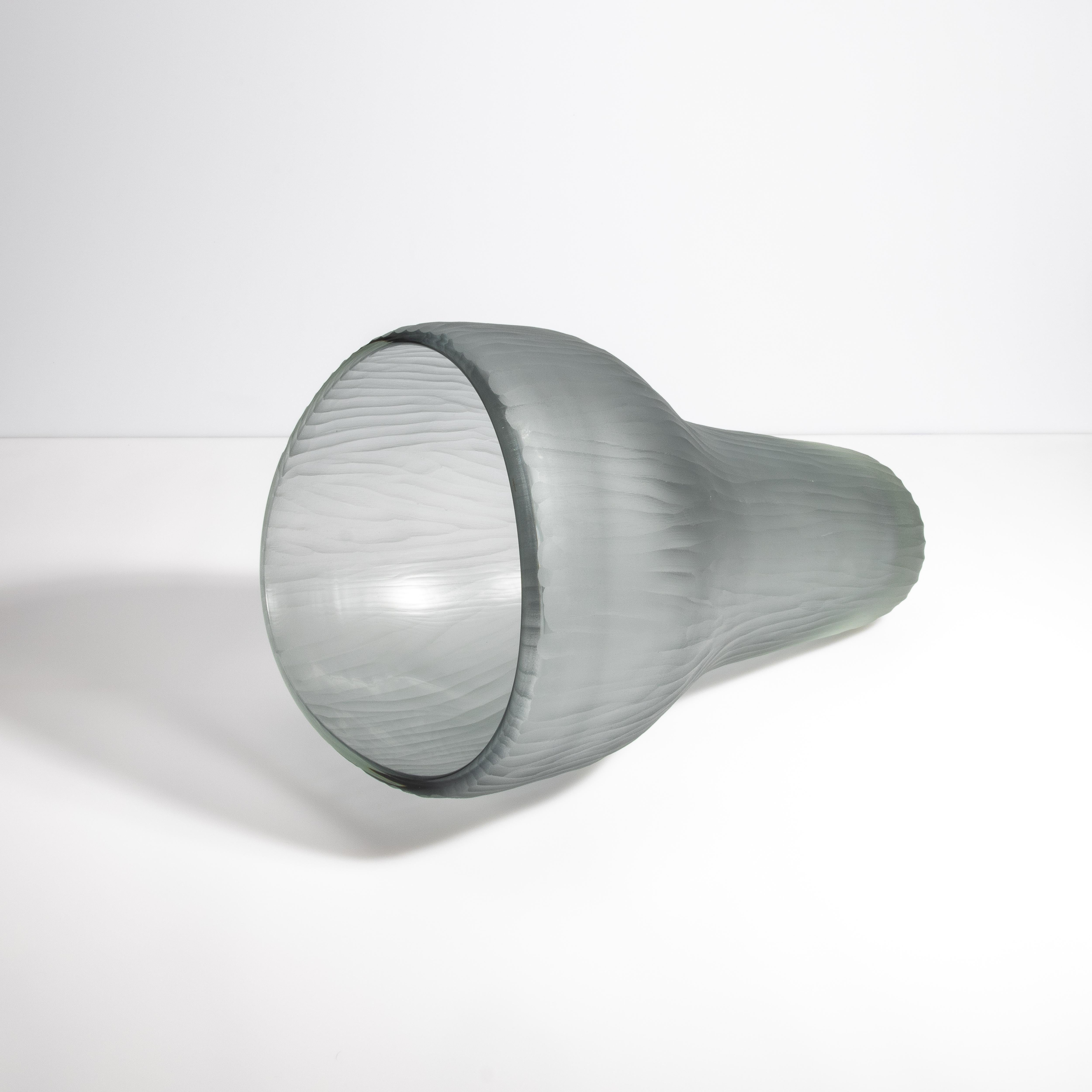 Vase Ghost en gris soufflé à la main à Murano, grand modèle en vente 2