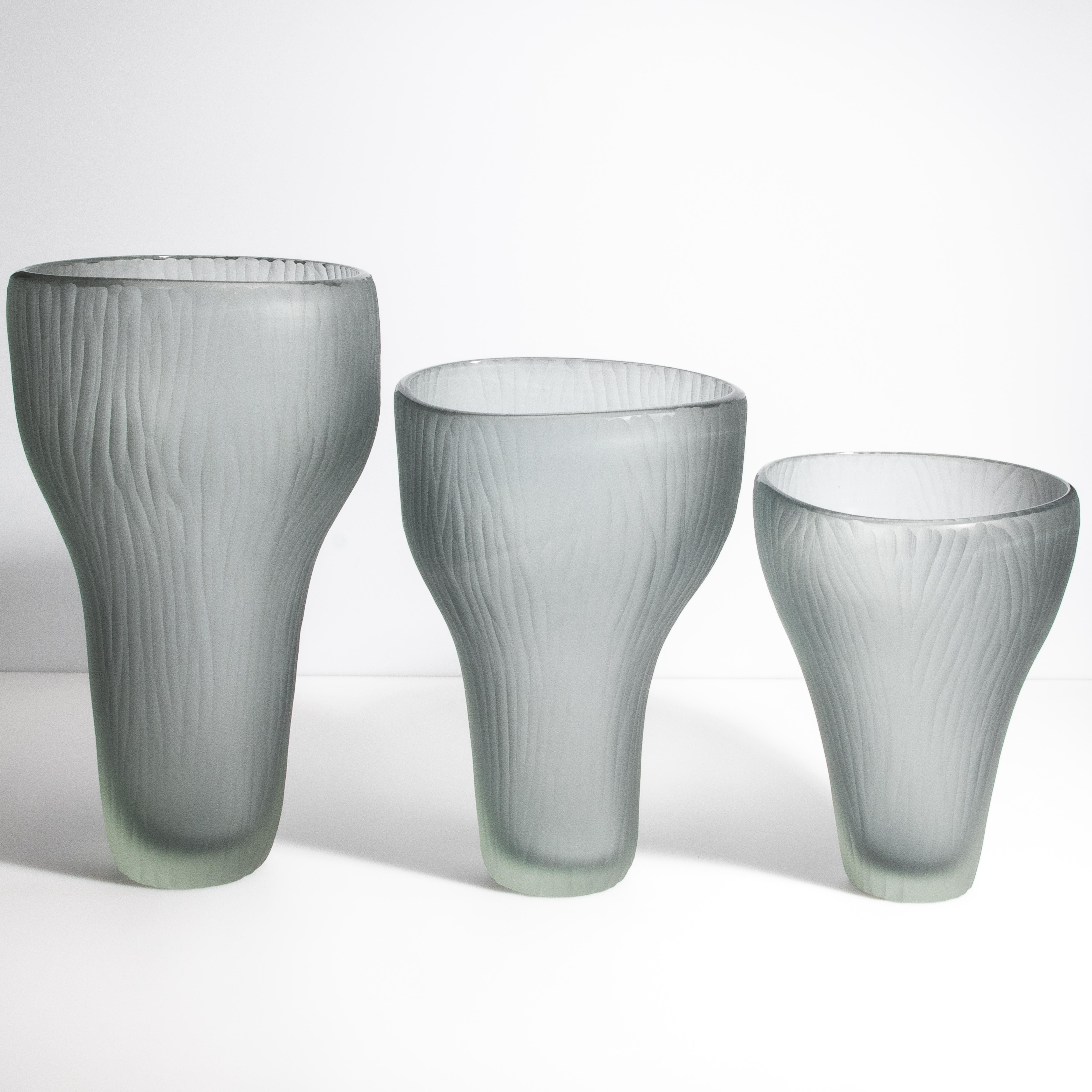 Vase Ghost en gris soufflé à la main à Murano, grand modèle en vente 3
