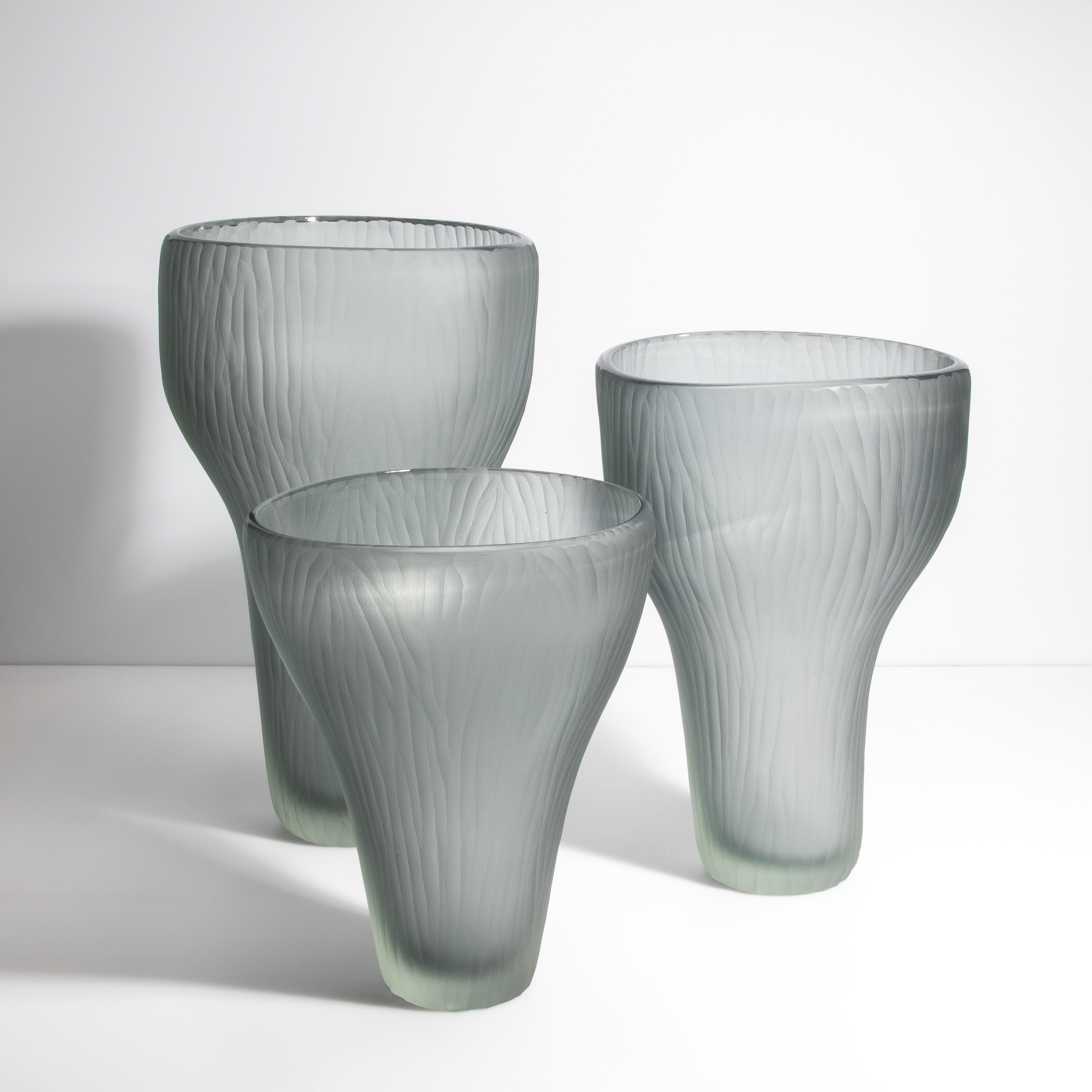 Vase Ghost en gris soufflé à la main à Murano, grand modèle en vente 4
