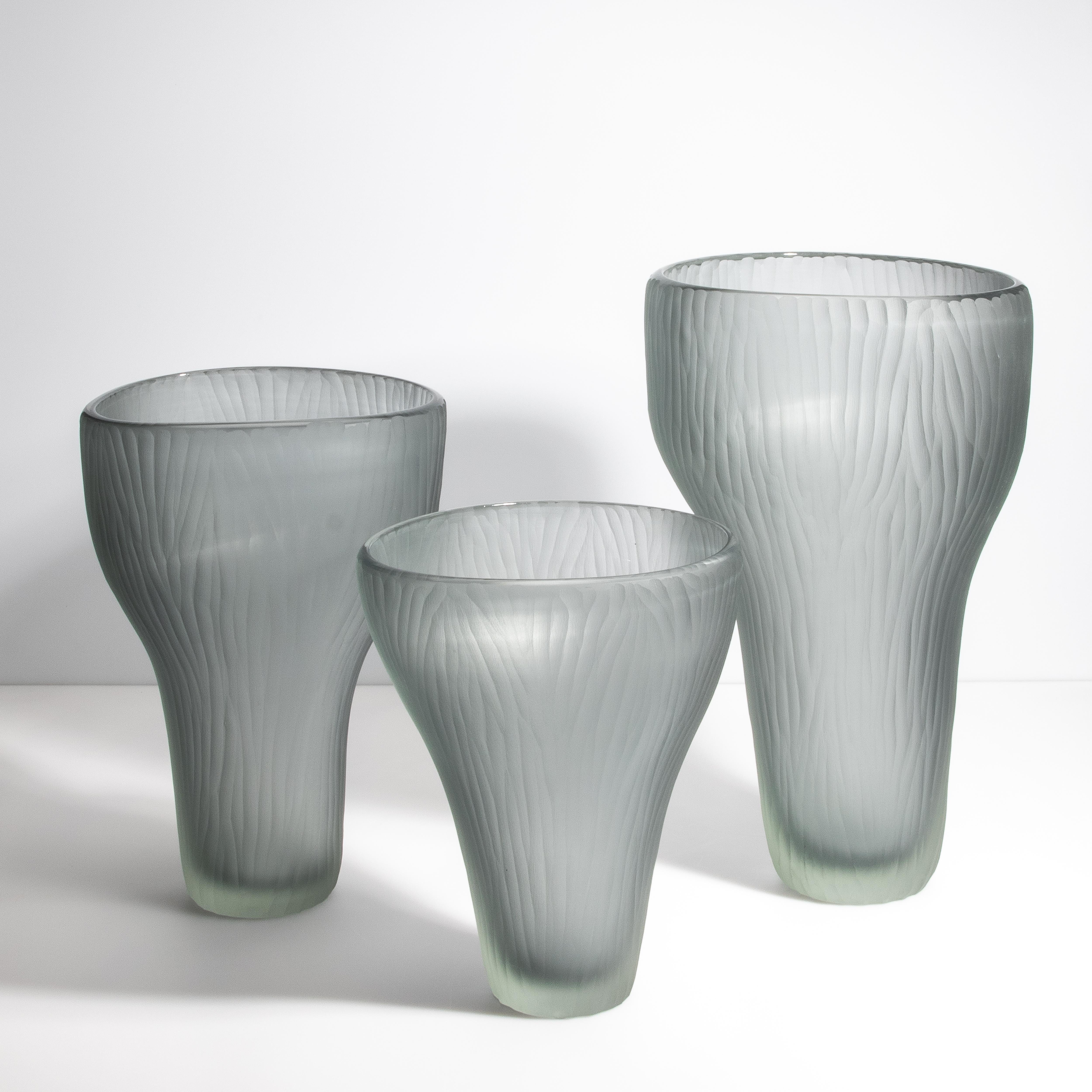 Vase Ghost en gris soufflé à la main à Murano, grand modèle en vente 6