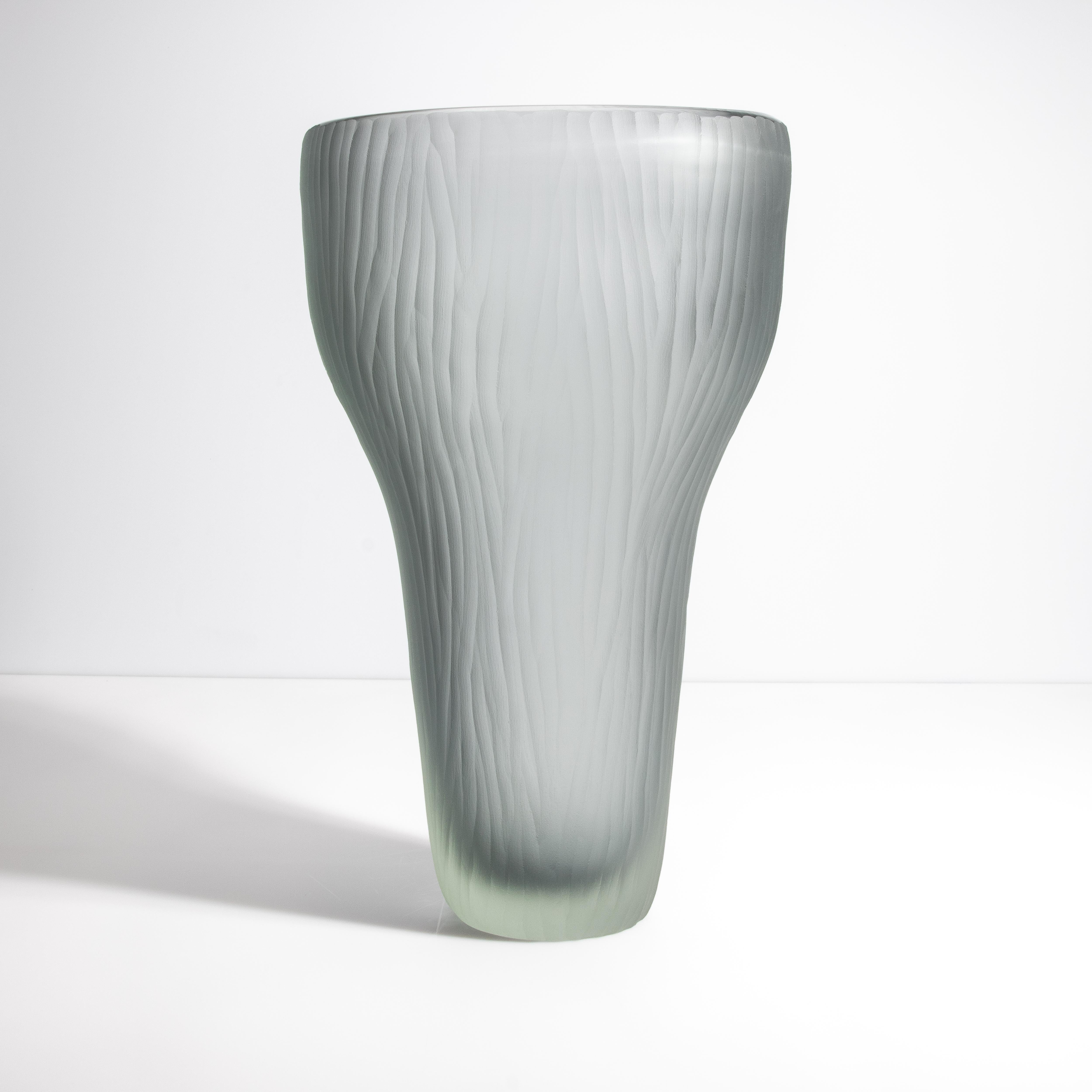 Vase Ghost en gris soufflé à la main à Murano, grand modèle Neuf - En vente à West Hollywood, CA