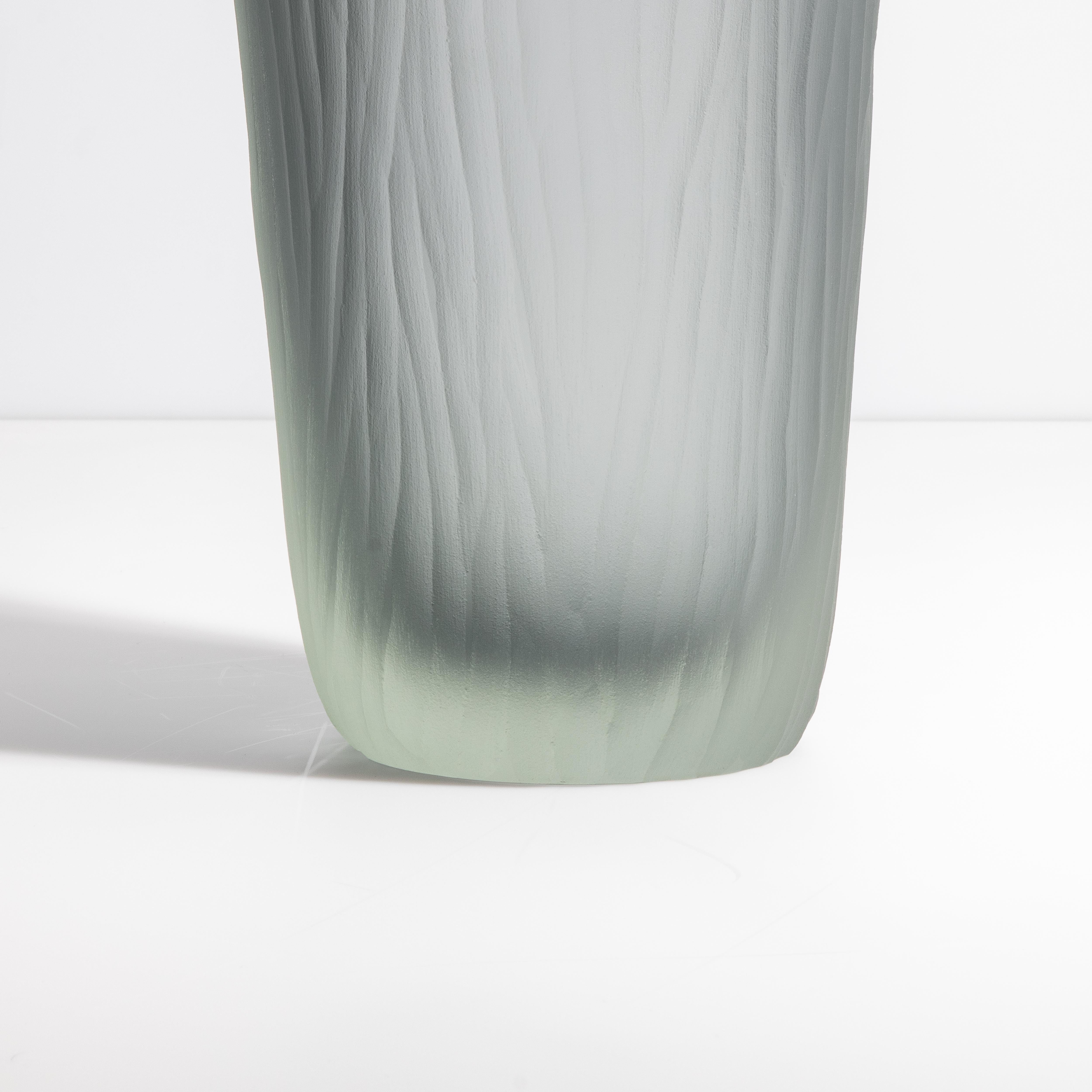 XXIe siècle et contemporain Vase Ghost en gris soufflé à la main à Murano, grand modèle en vente