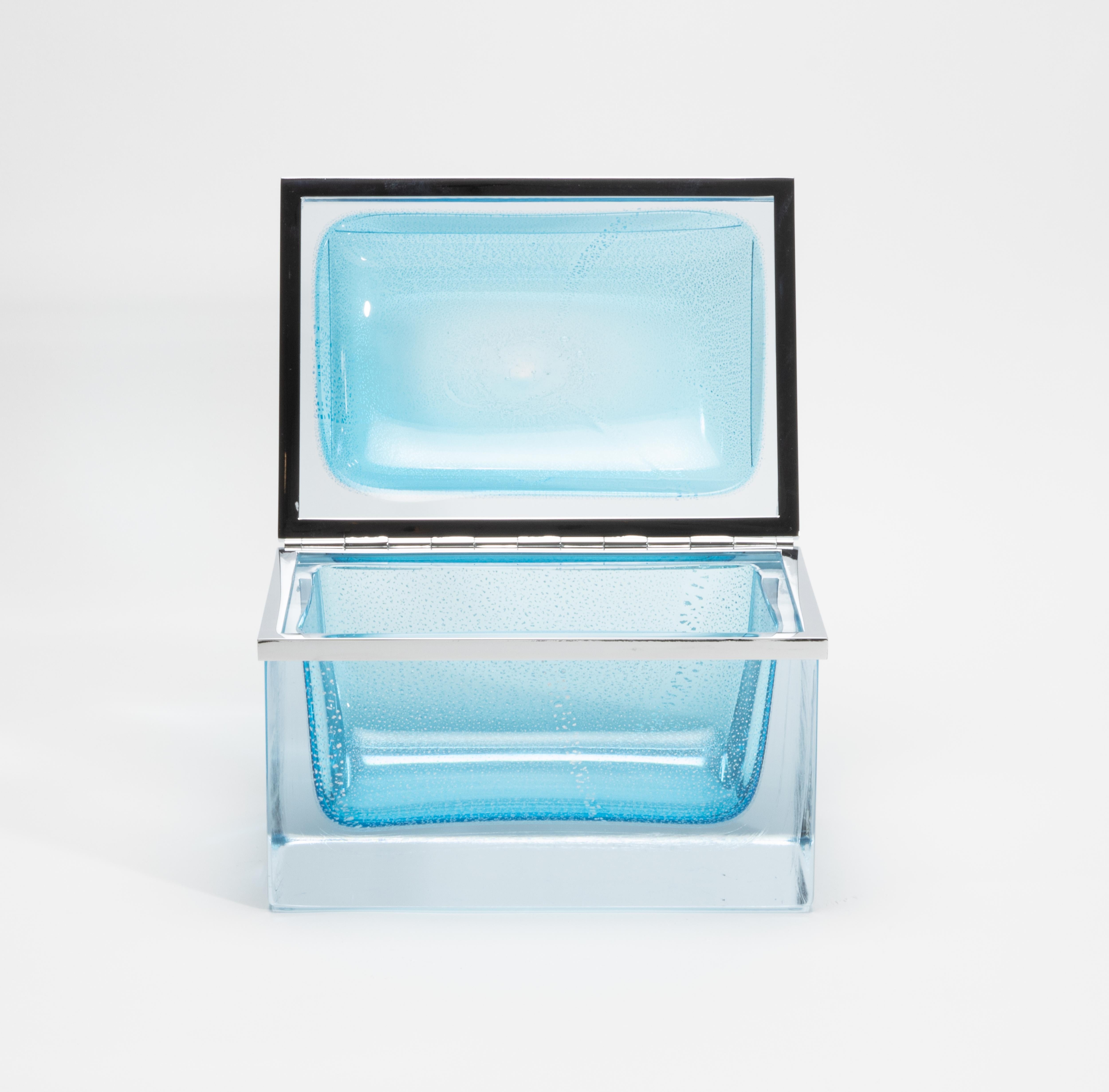 Caja Gigante de Murano Soplada a Mano en Azul Aguamarina con Motas Plateadas y Herrajes Cromados en Nuevo estado para la venta en West Hollywood, CA