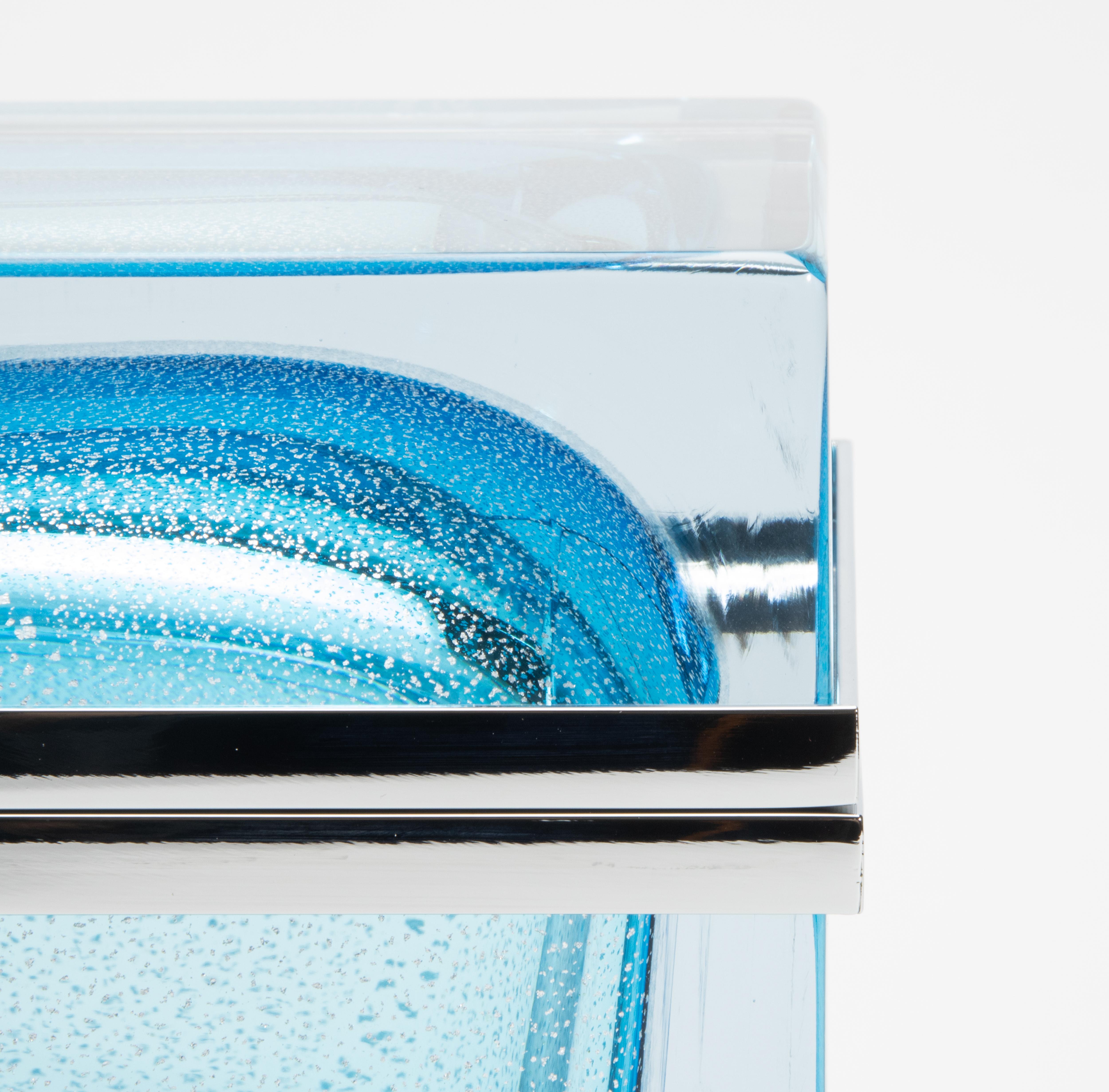 Caja Gigante de Murano Soplada a Mano en Azul Aguamarina con Motas Plateadas y Herrajes Cromados Siglo XXI y contemporáneo en venta