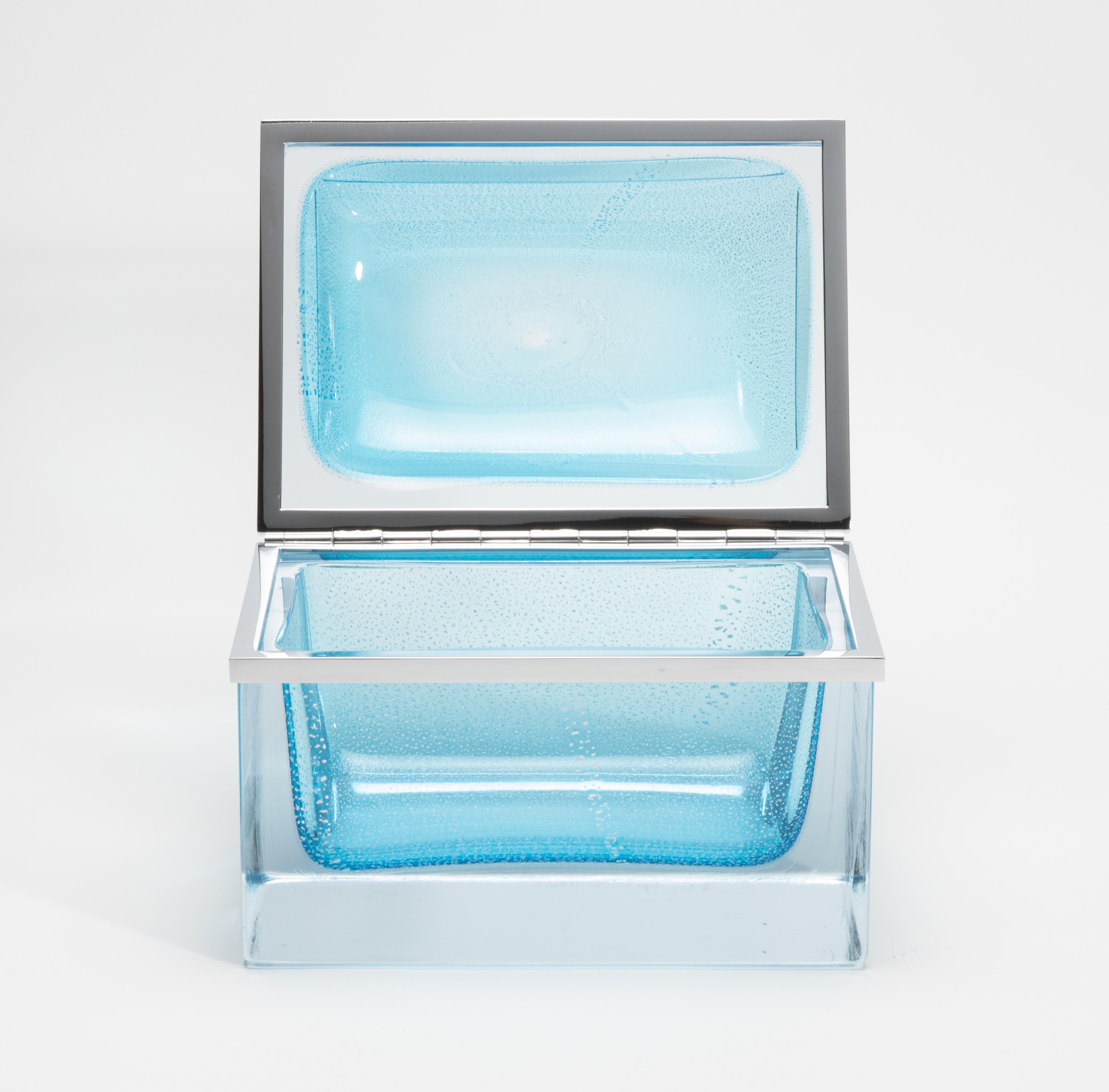 Caja Gigante de Murano Soplada a Mano en Azul Aguamarina con Motas Plateadas y Herrajes Cromados Cristal de Murano en venta