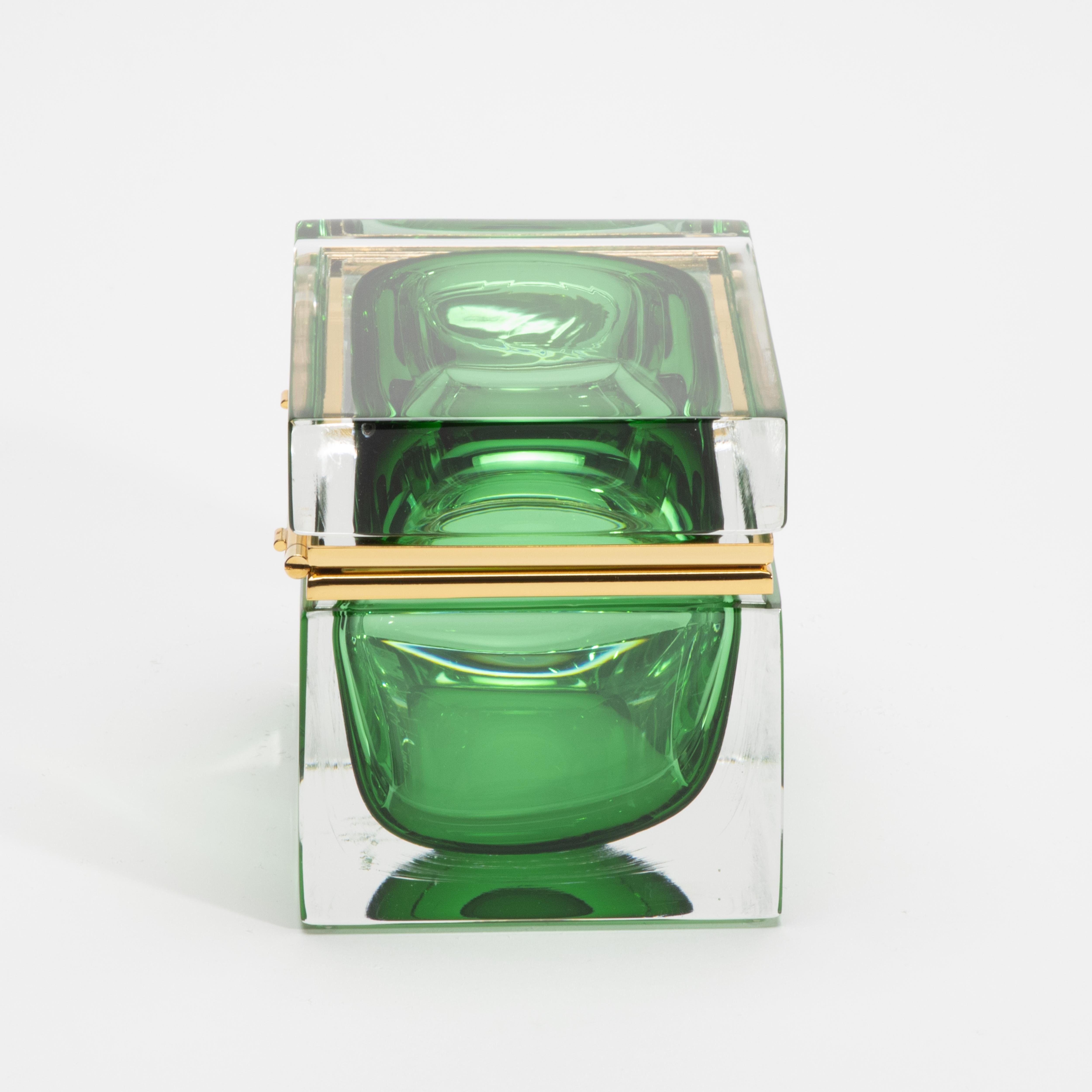 Boîte géante de Murano soufflée à la main en vert émeraude avec raccords en laiton Neuf - En vente à West Hollywood, CA